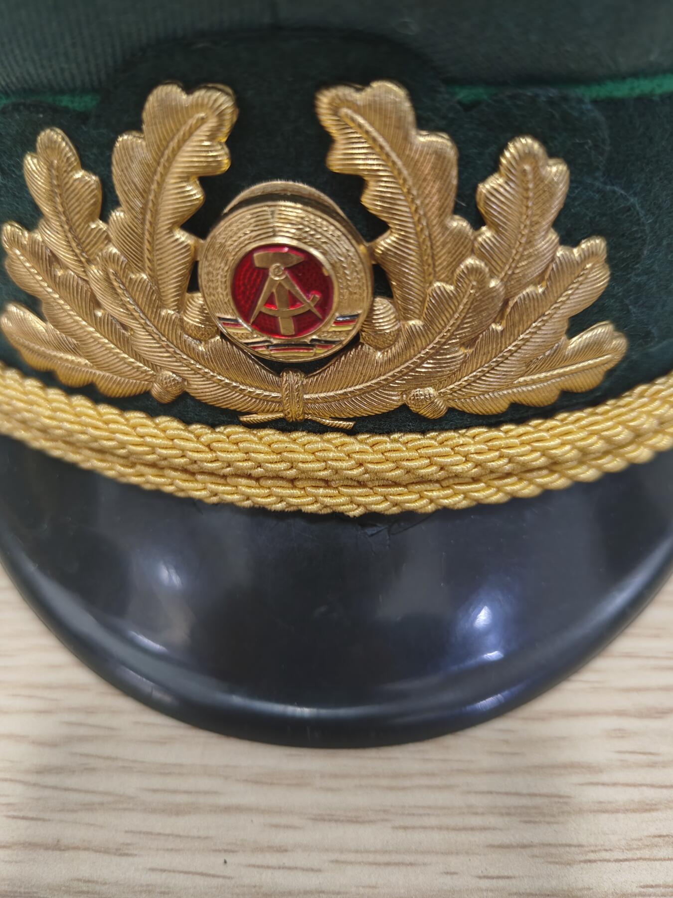 全场0元起拍 第178期 咸鱼国勋章拍卖专场 7月31日（周三）下午6：00开始 东德边防将官大檐帽 帽檐碎裂 56CM