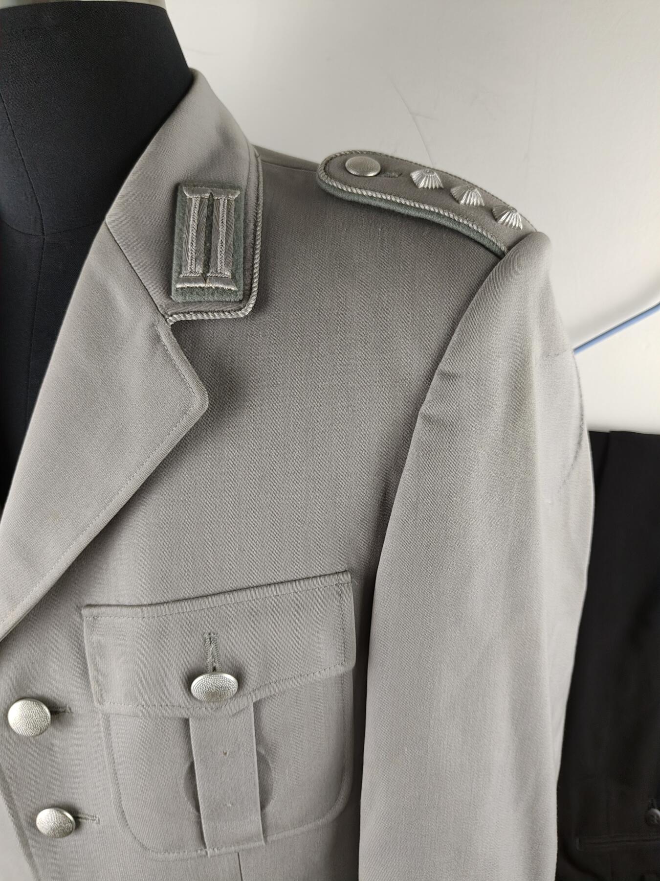 全场0元起拍 第178期 咸鱼国勋章拍卖专场 7月31日（周三）下午6：00开始 西德陆军陆航上尉 刺绣袖标常服一套 胸围102 肩宽44 衣长75 袖长60 腰围76 裤长97