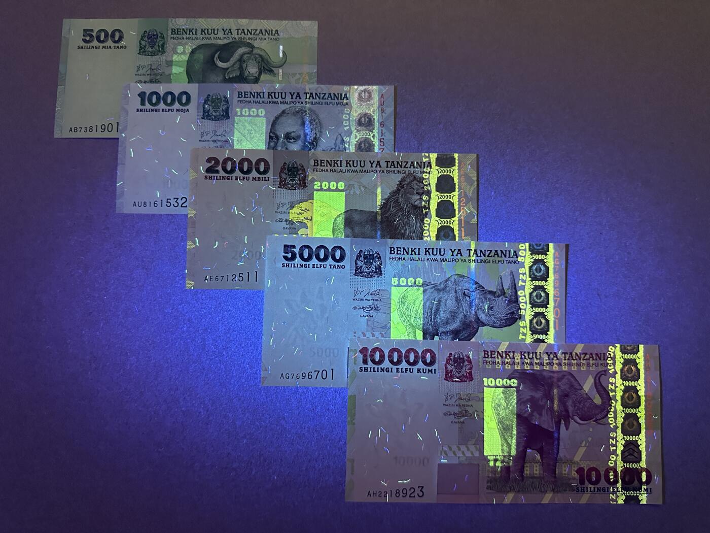 《张总收藏》160期-外币精品百拍周日场 坦桑尼亚500-10000先令全套5张 UNC 2003年 全程无4