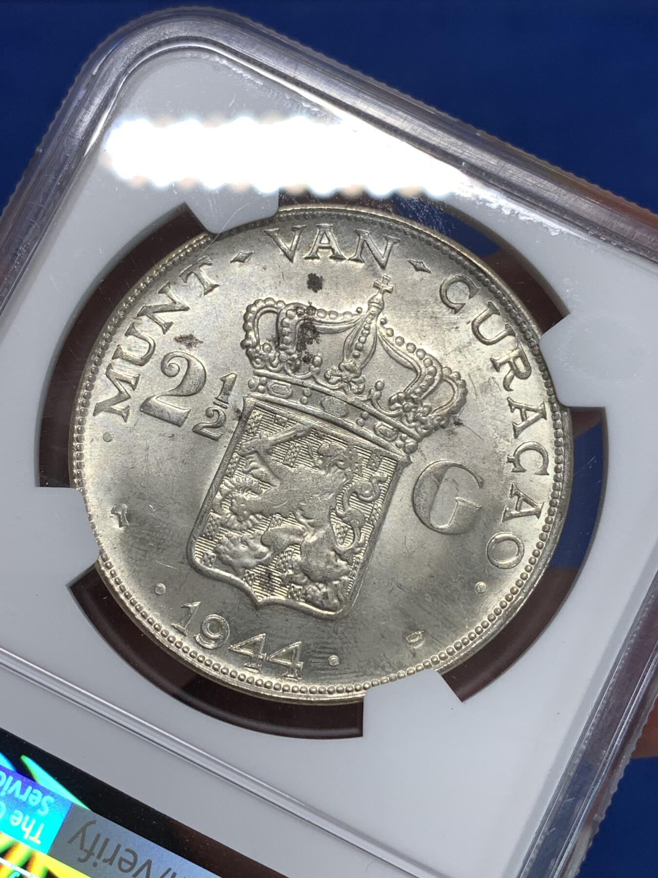 《竞宝斋》第292场- 周日，周一  2场连拍 （全场包邮） NGC MS63 荷属库拉索1944D威廉明娜2.5盾大银币