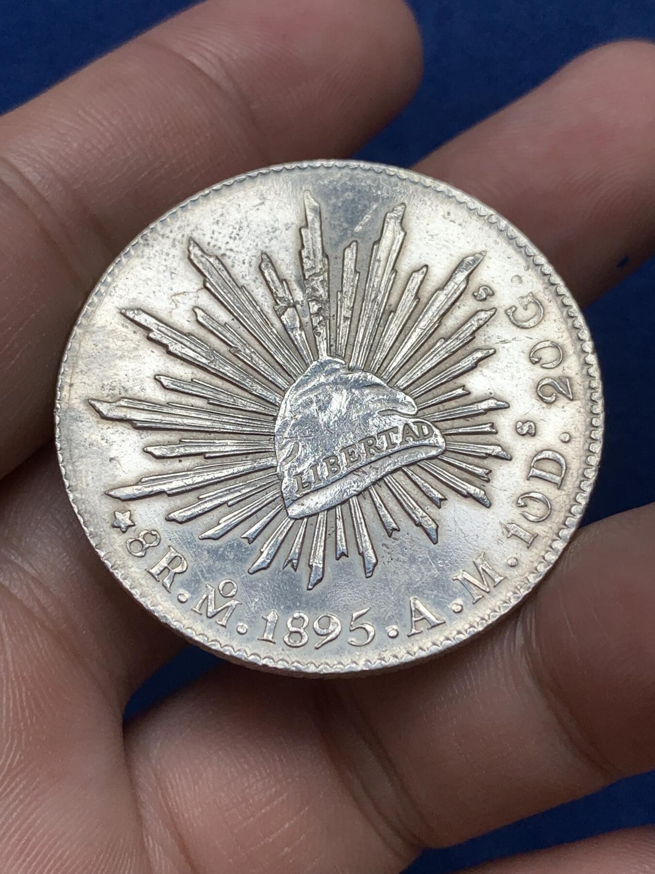 《竞宝斋》第292场- 周日，周一  2场连拍 （全场包邮） 墨西哥 1895年 8里亚尔 花边鹰洋银币 带光底板 边齿好