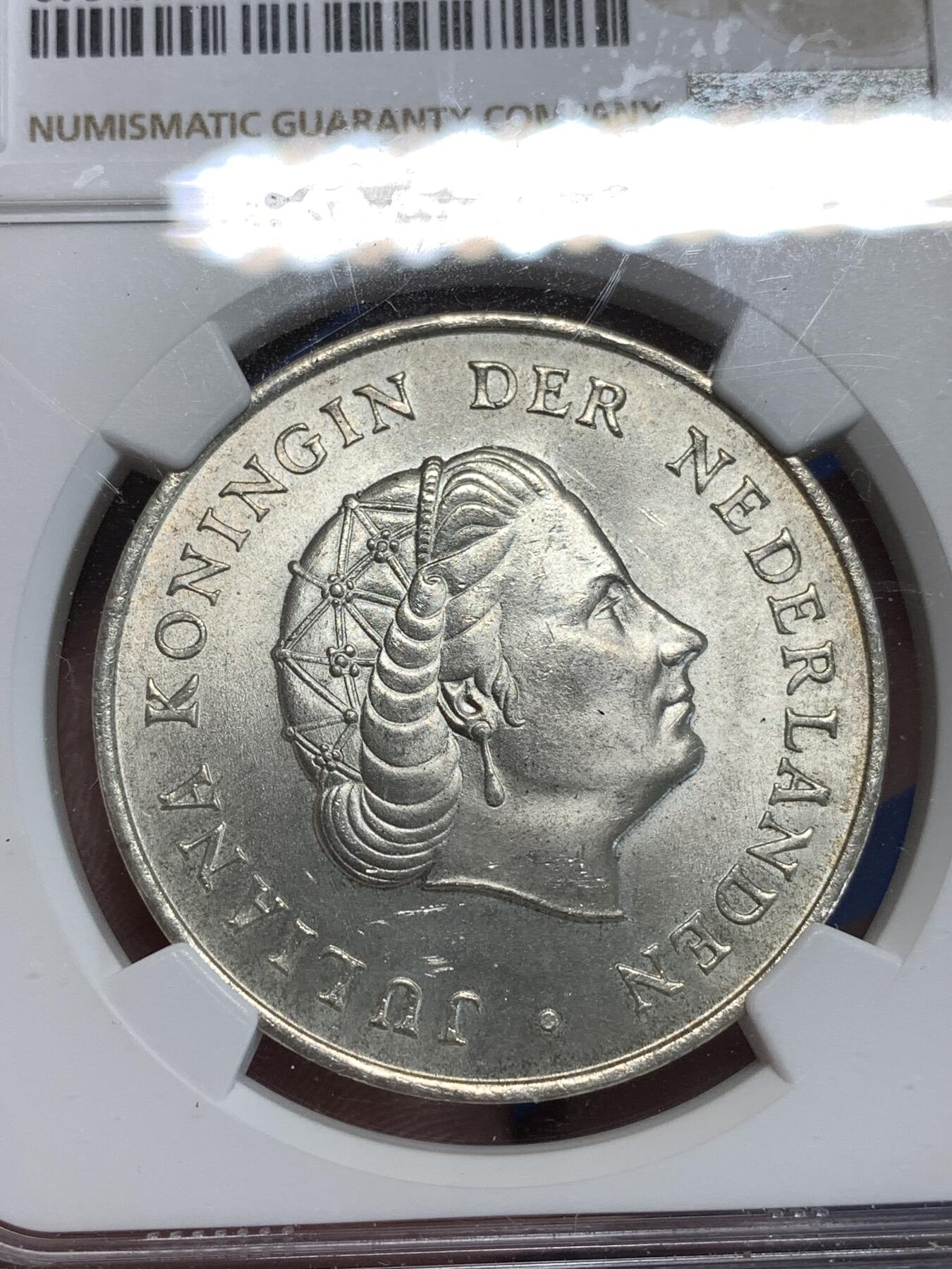 《竞宝斋》第292场- 周日，周一  2场连拍 （全场包邮） NGC MS64 荷属安的列斯1964年朱丽安娜2.5盾 曝光 国徽很好看