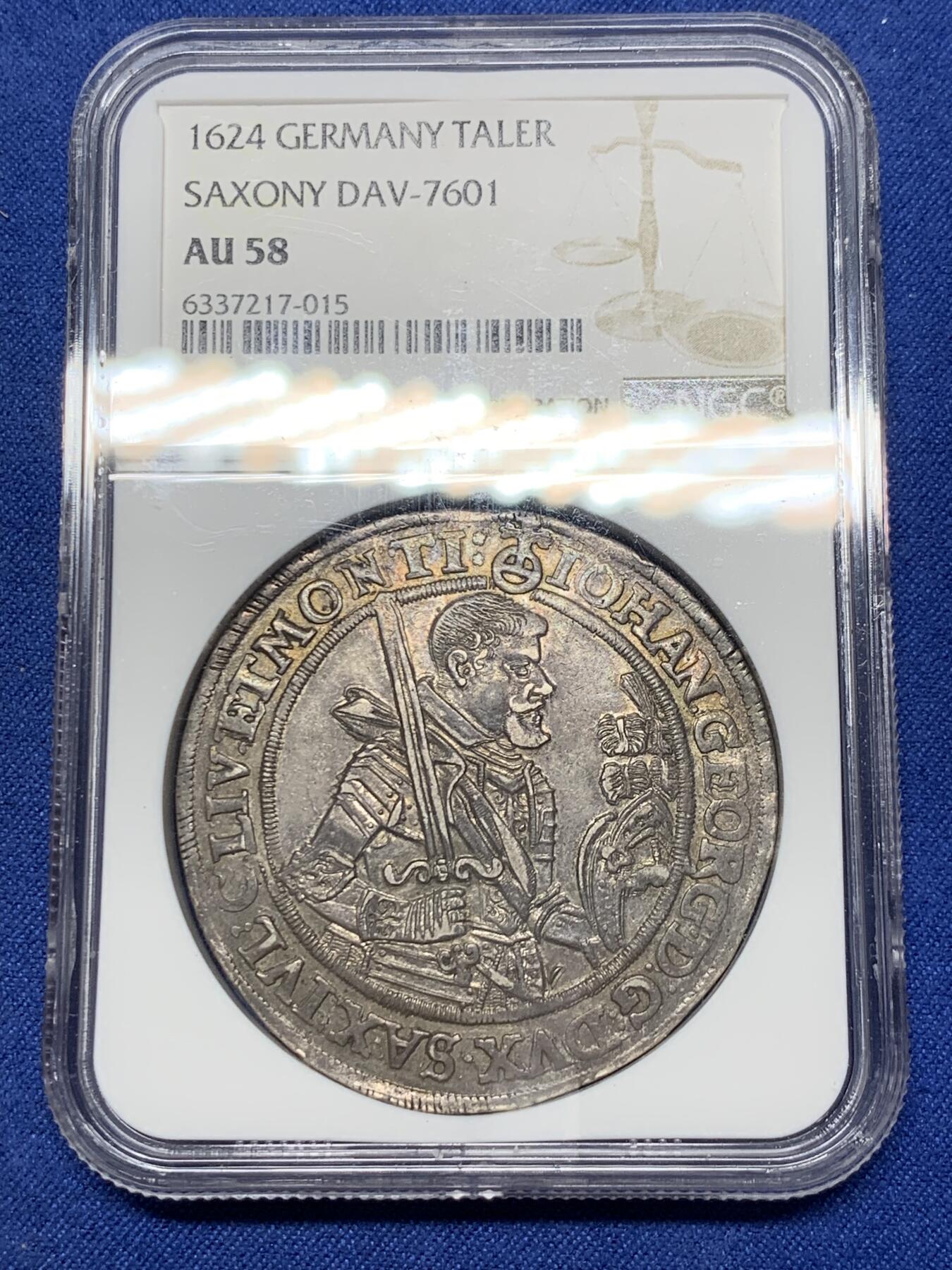 《竞宝斋》第292场- 周日，周一  2场连拍 （全场包邮） NGC AU58 季军分 德国 萨克森 1624年 持剑武士泰勒大银币 原味欧陆包浆，深打好状态，实为不易。好状态老泰勒稀少，仅有2枚更高分