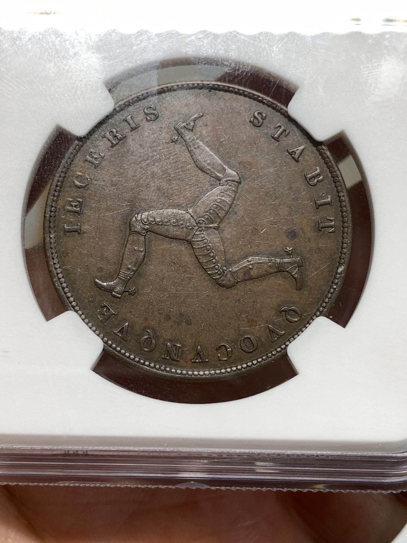 《竞宝斋》第292场- 周日，周一  2场连拍 （全场包邮） NGC AU55BN 曼岛1839年1便士大铜币 三曲腿单年份名誉品 细节什么都很好