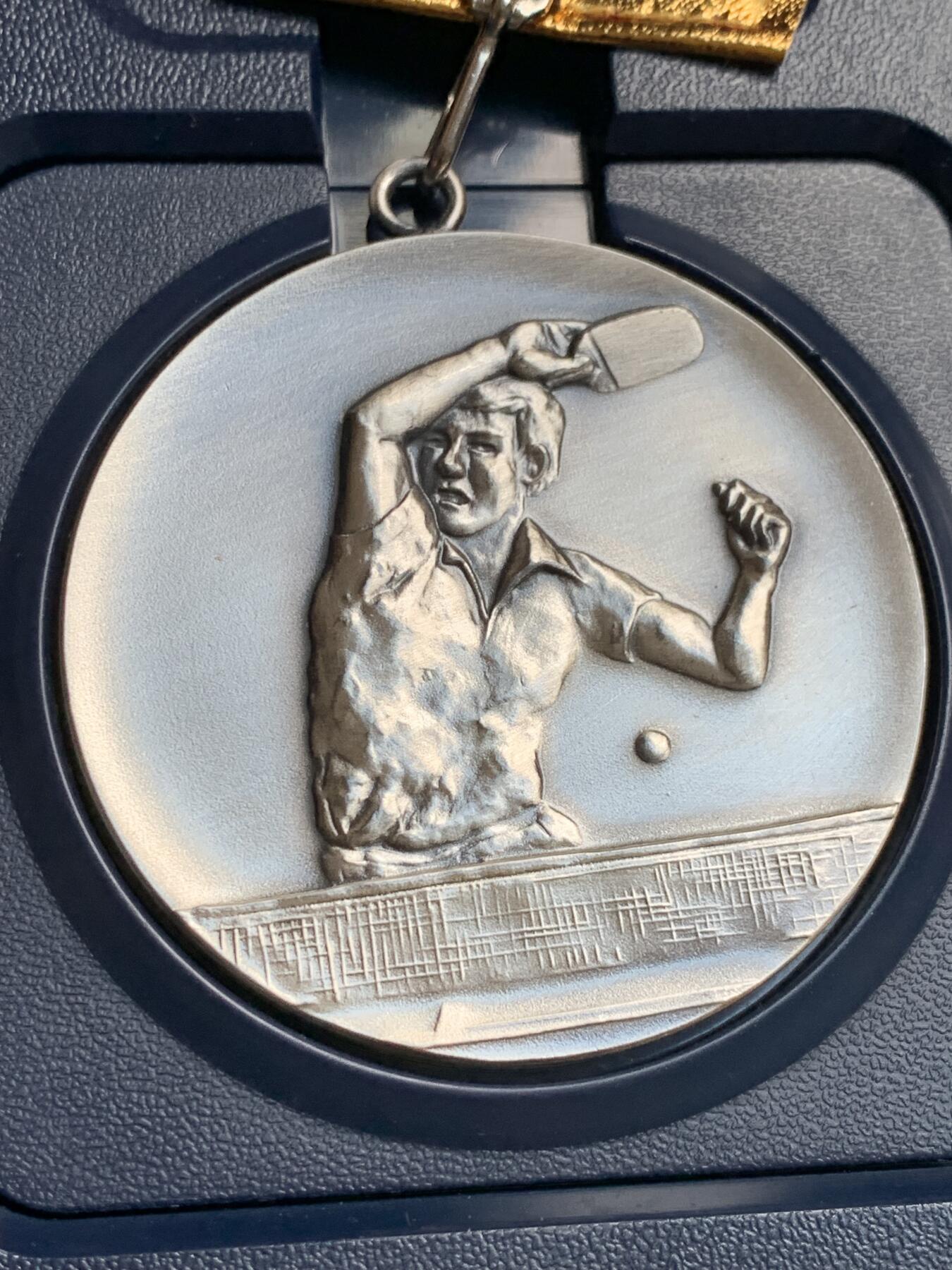 《竞宝斋》第292场- 周日，周一  2场连拍 （全场包邮） 日本章三个  乒乓球奖章雕刻不错