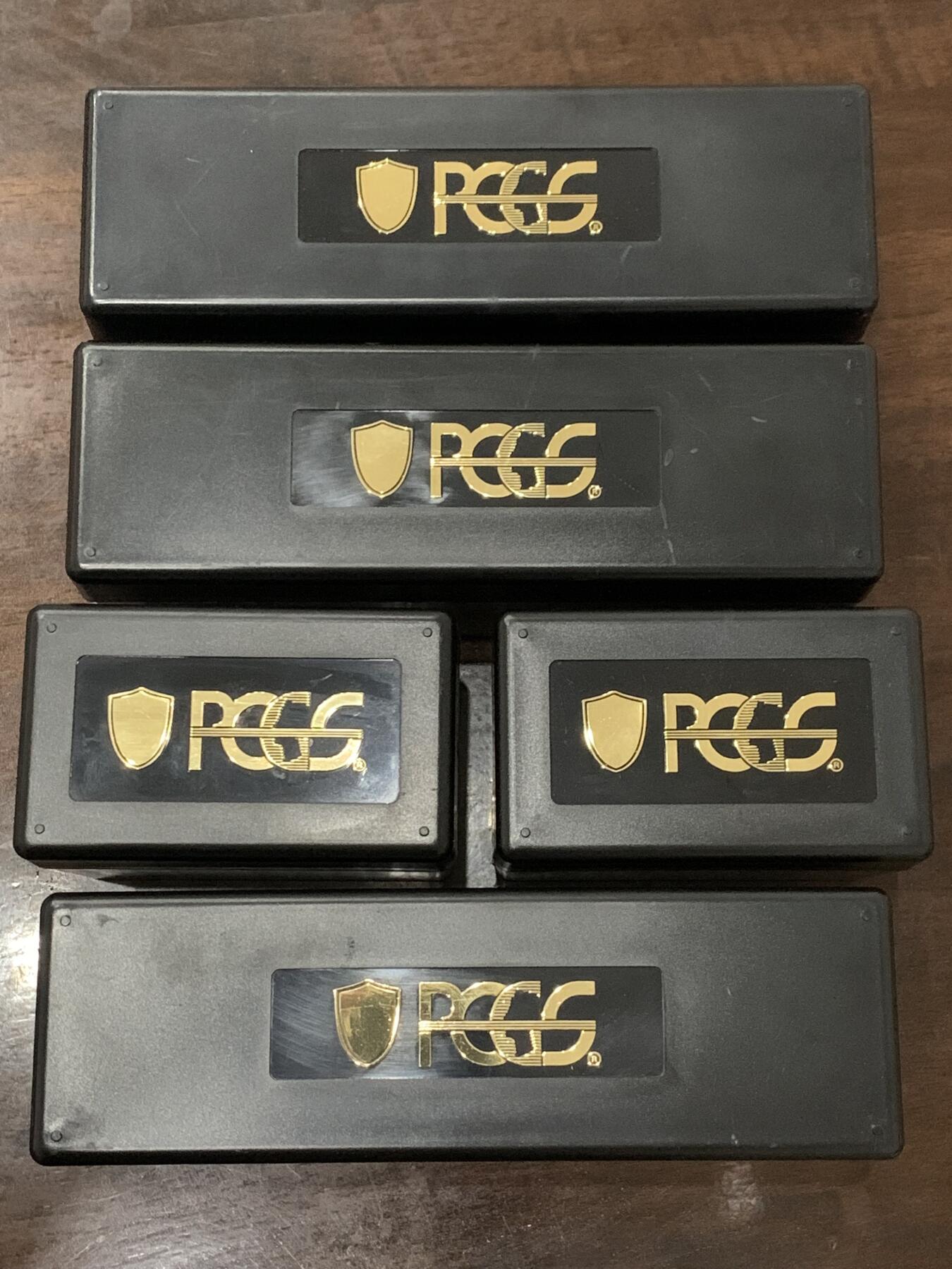 《竞宝斋》第292场- 周日，周一  2场连拍 （全场包邮） PCGS黑色收纳盒 20枚装收纳盒3个+10枚装收纳盒2个 5个打包 细节见图