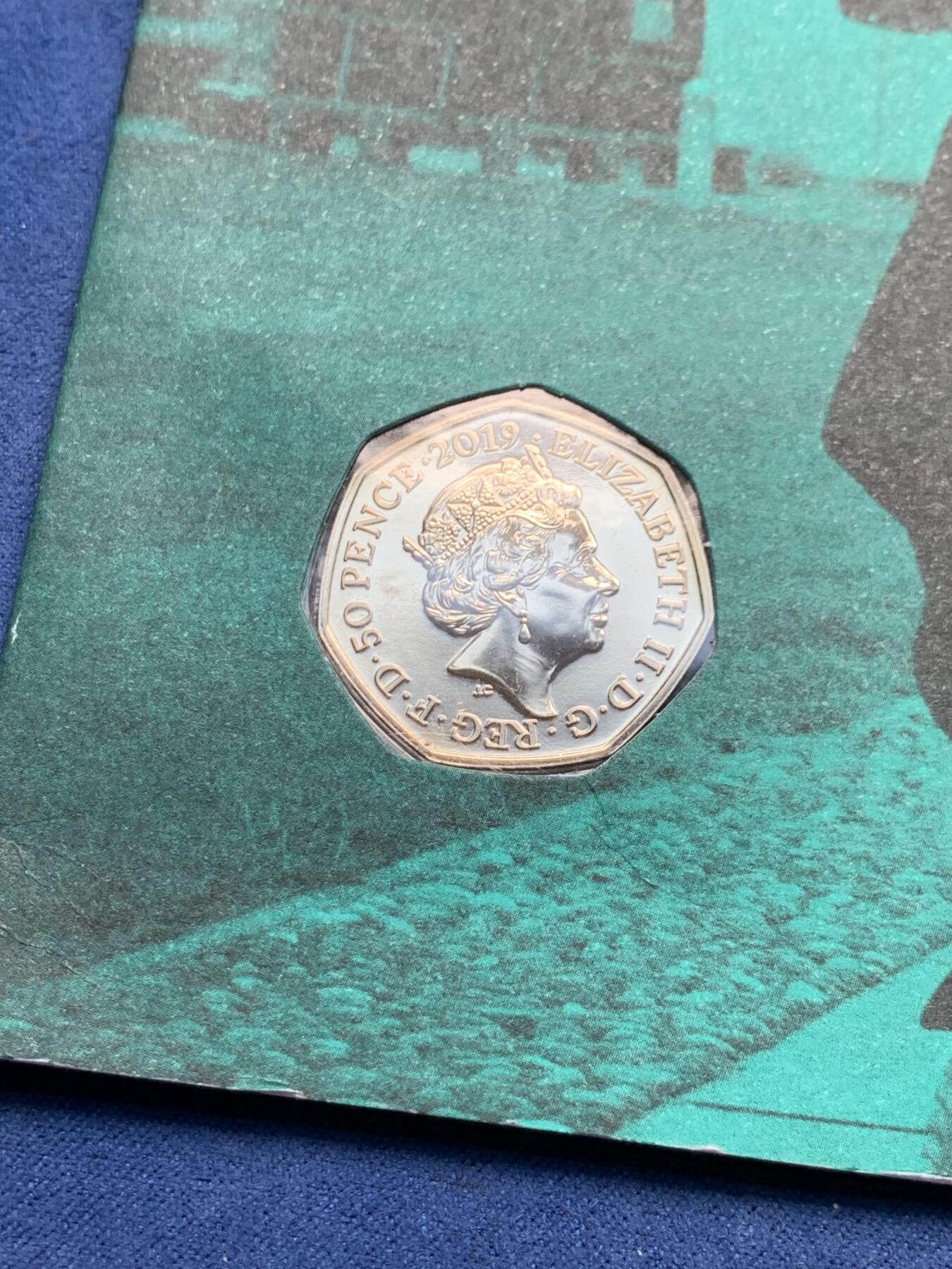 《竞宝斋》第292场- 周日，周一  2场连拍 （全场包邮） 2019英国皇家造币厂霍金黑洞50便士铜镍合金钱币