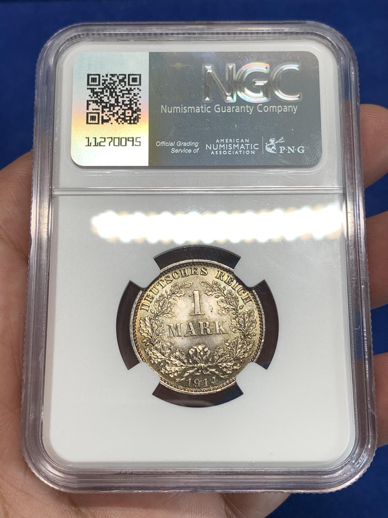 《竞宝斋》第292场- 周日，周一  2场连拍 （全场包邮） NGC MS64 德国1914-E 1马克银币 双面爆彩状态，玩彩的玩家不可错过的一颗。