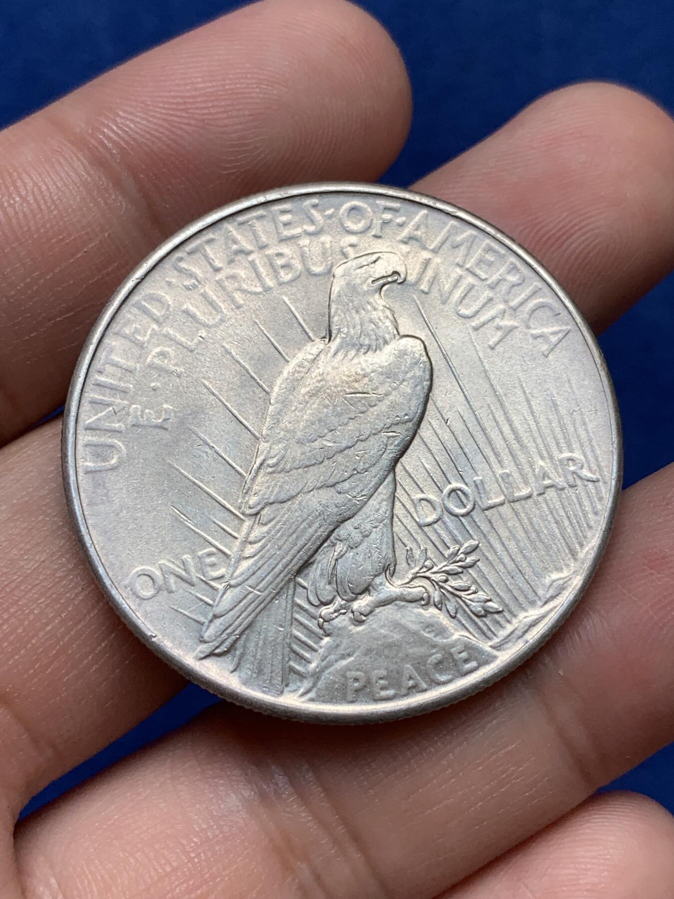 《竞宝斋》第292场- 周日，周一  2场连拍 （全场包邮） 少见 转光品 1935年 美国和平银币 边齿完好 转光明显 国内很难见到