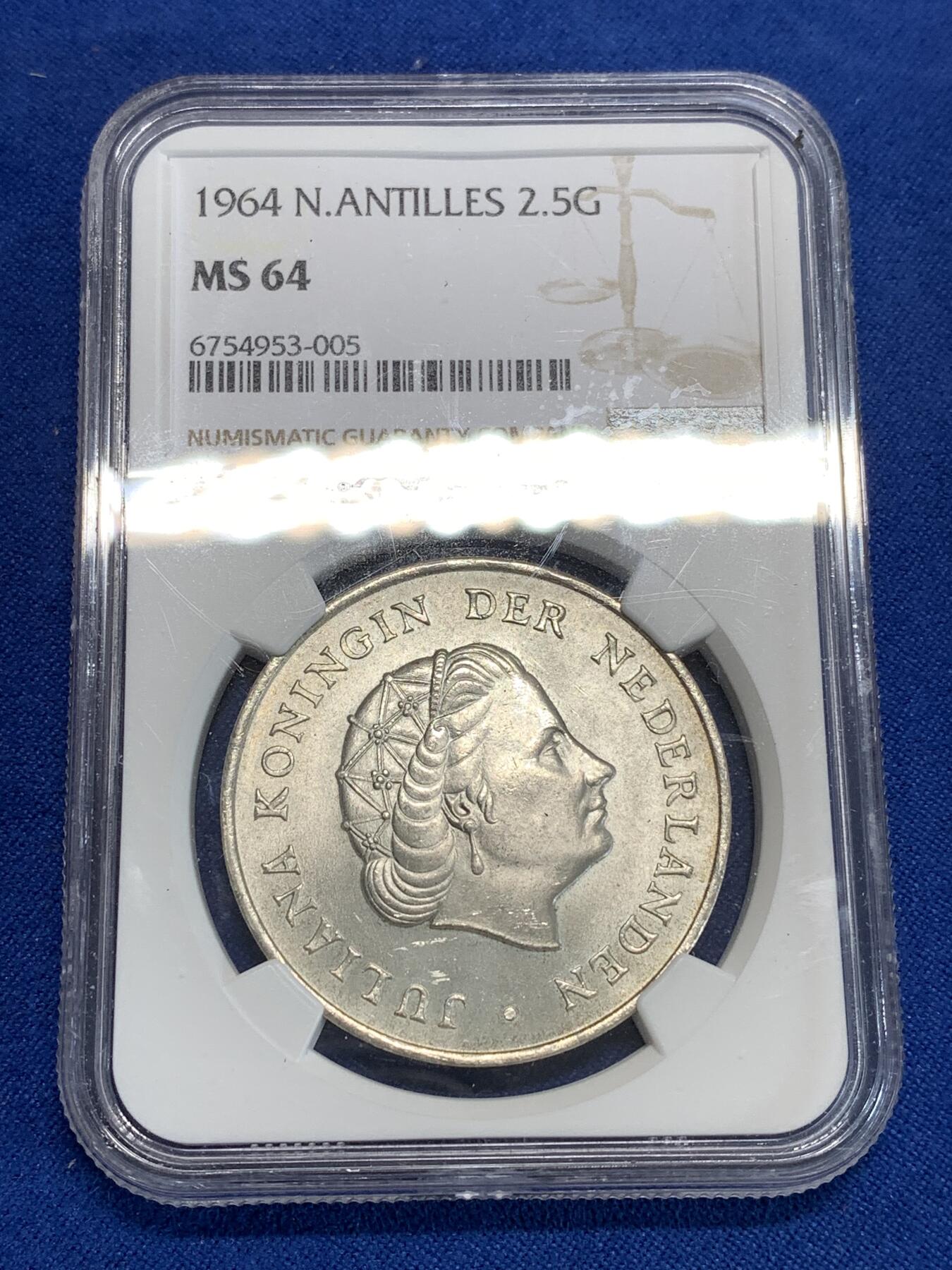 《竞宝斋》第292场- 周日，周一  2场连拍 （全场包邮） NGC MS64 荷属安的列斯1964年朱丽安娜2.5盾 曝光 国徽很好看