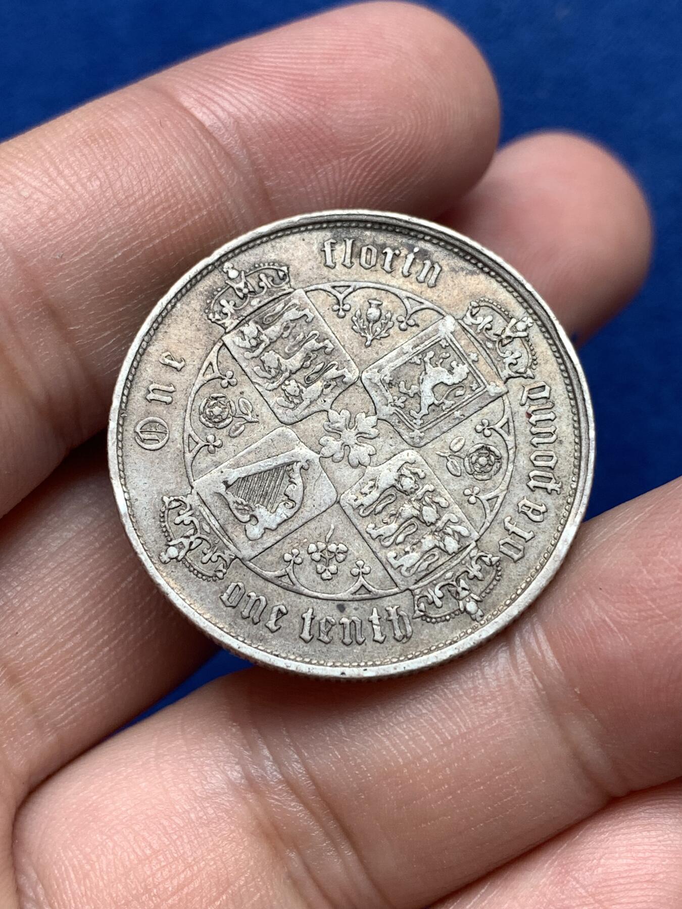 《竞宝斋》第292场- 周日，周一  2场连拍 （全场包邮） 英国 1856 维多利亚哥特体 弗罗林银币，细节如图，底板光洁，尚有原始光泽