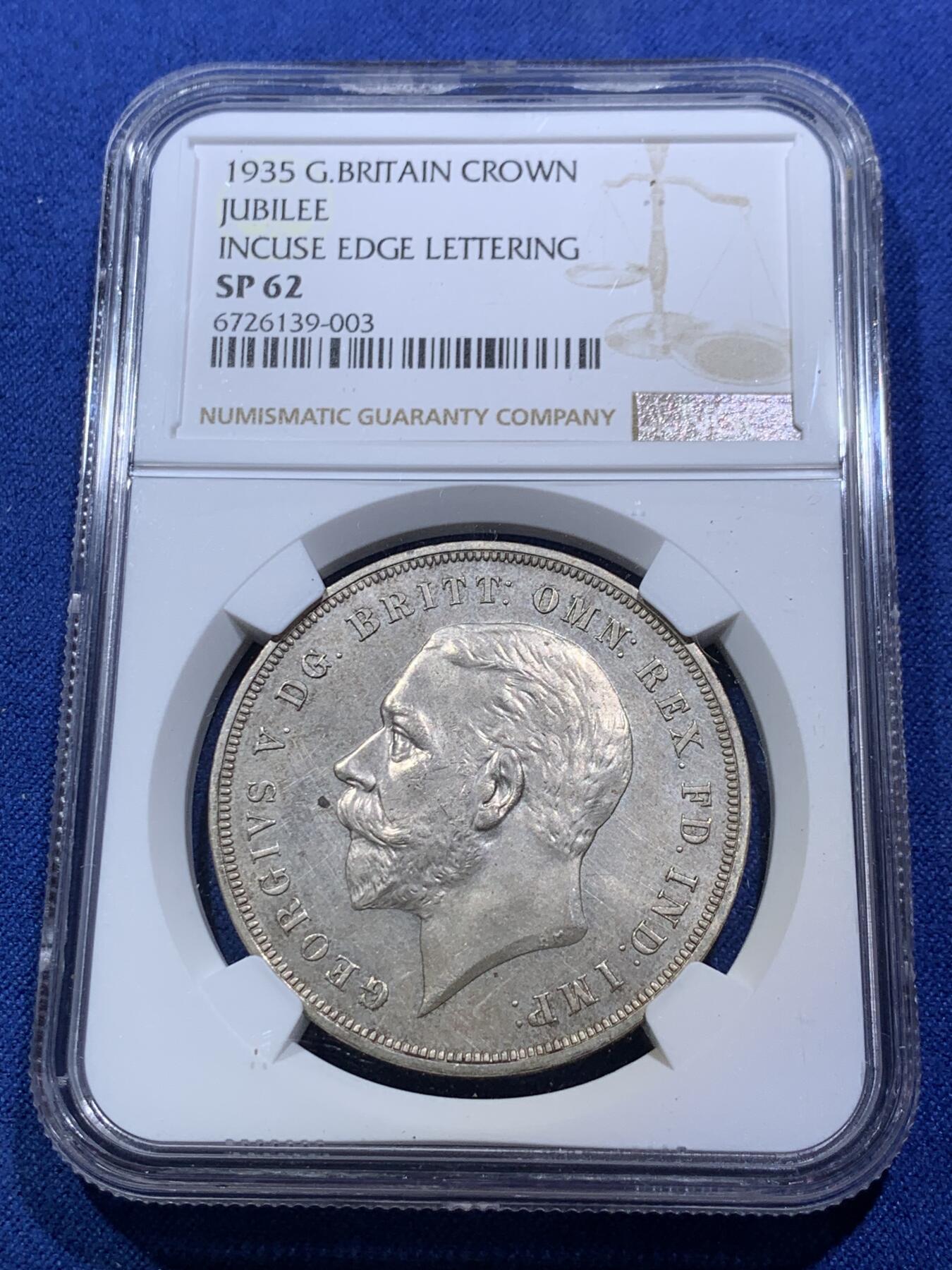 《竞宝斋》第292场- 周日，周一  2场连拍 （全场包邮） NGC SP62 英国1935年乔五木马剑特制克朗银币 特殊工艺 全新原盒 原始包浆 不知道上海n评的什么东西 是不是洗白白才看得懂？