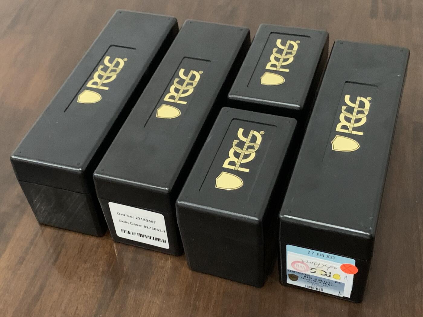 《竞宝斋》第292场- 周日，周一  2场连拍 （全场包邮） PCGS黑色收纳盒 20枚装收纳盒3个+10枚装收纳盒2个 5个打包 细节见图