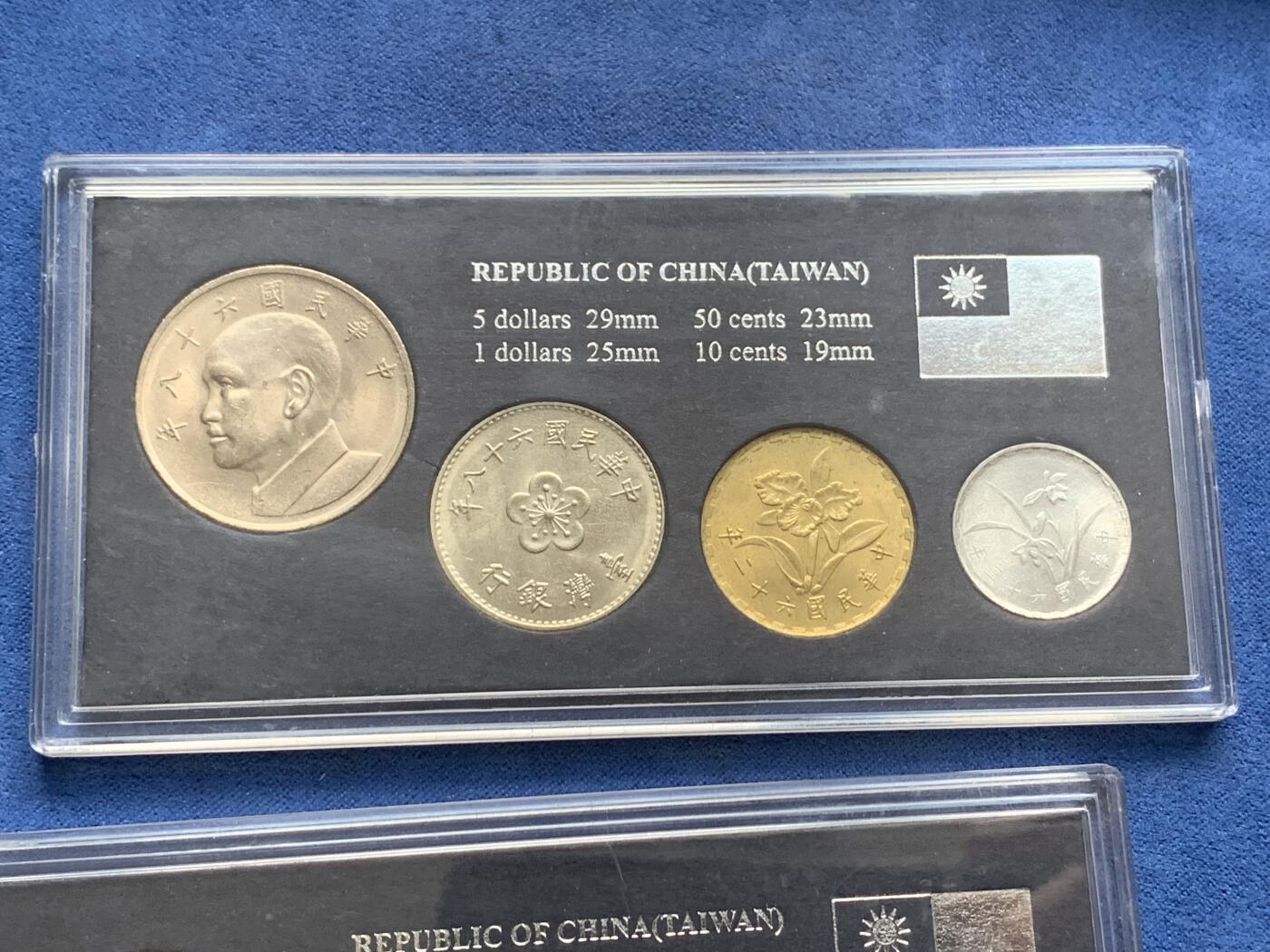 《竞宝斋》第292场- 周日，周一  2场连拍 （全场包邮） 3套一组 中国台湾省1980年官方套币 包括蒋像五元，兰花一元，铜五角，铝一角，共四枚全新品，关门币