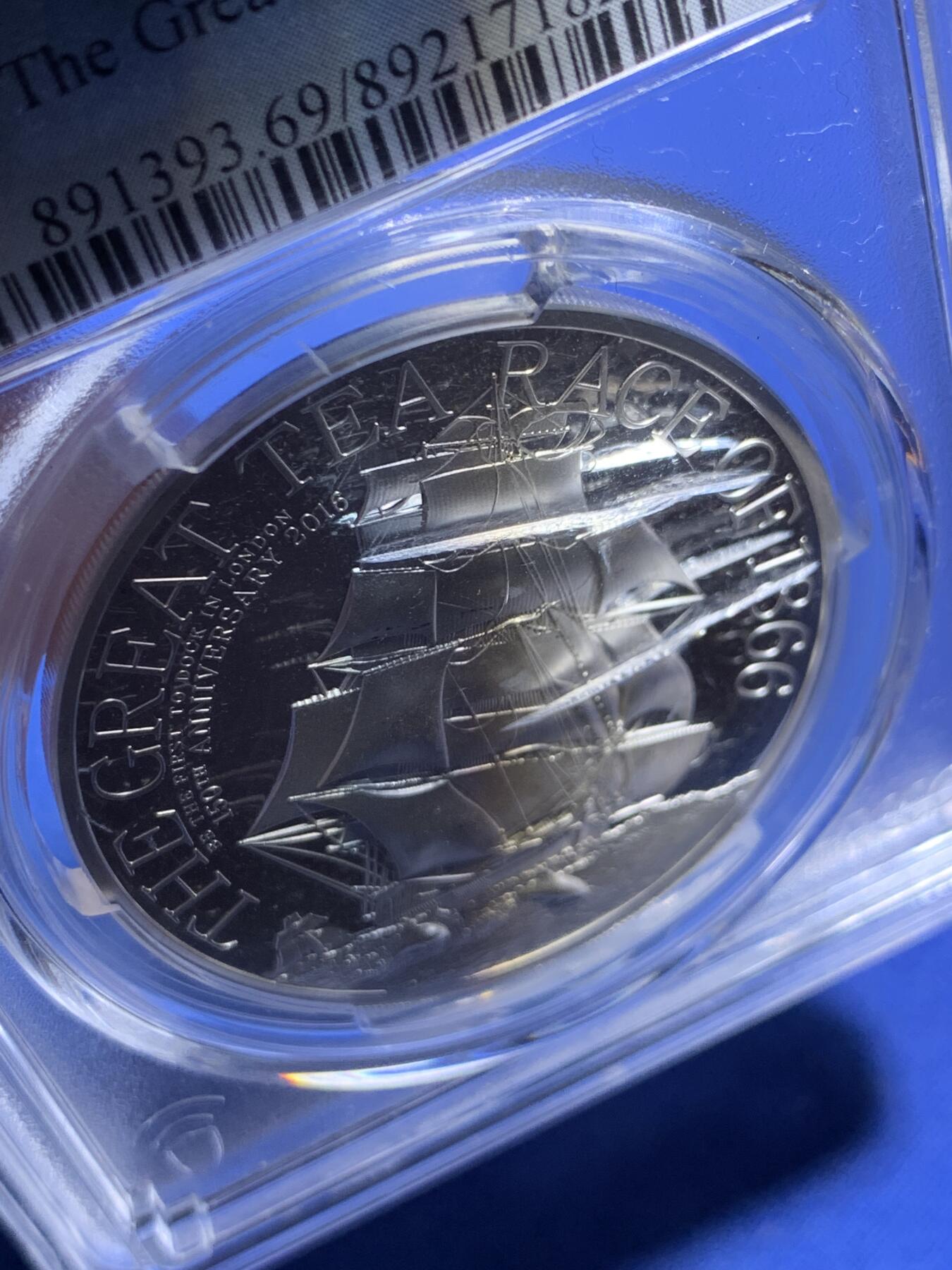 《竞宝斋》第292场- 周日，周一  2场连拍 （全场包邮） PCGS PR69DCAM 库克群岛 2016年 5元 1866运茶赛纪念银币 高浮雕克朗型999银 盒子裂纹在里，摸不出来，不影响气密性，实物效果佳