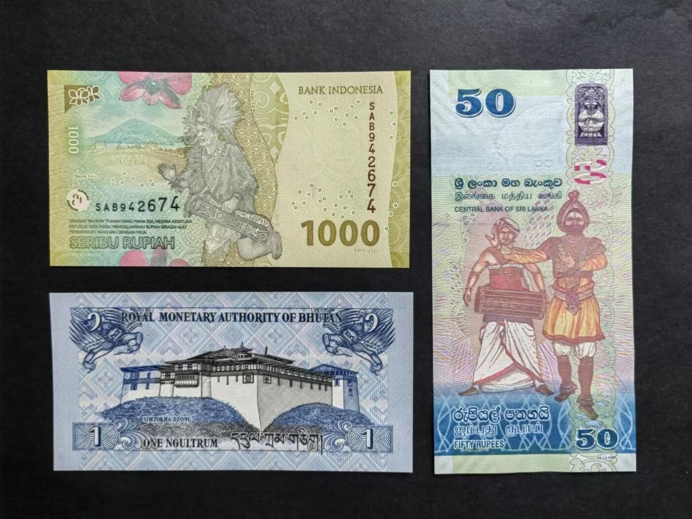 外中纸币专场240801第七场 亚洲国家三张，全新品相UNC。