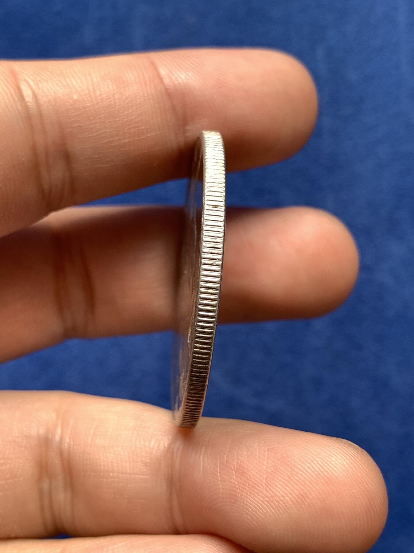 《竞宝斋》第292场- 周日，周一  2场连拍 （全场包邮） 少见 转光品 1935年 美国和平银币 边齿完好 转光明显 国内很难见到