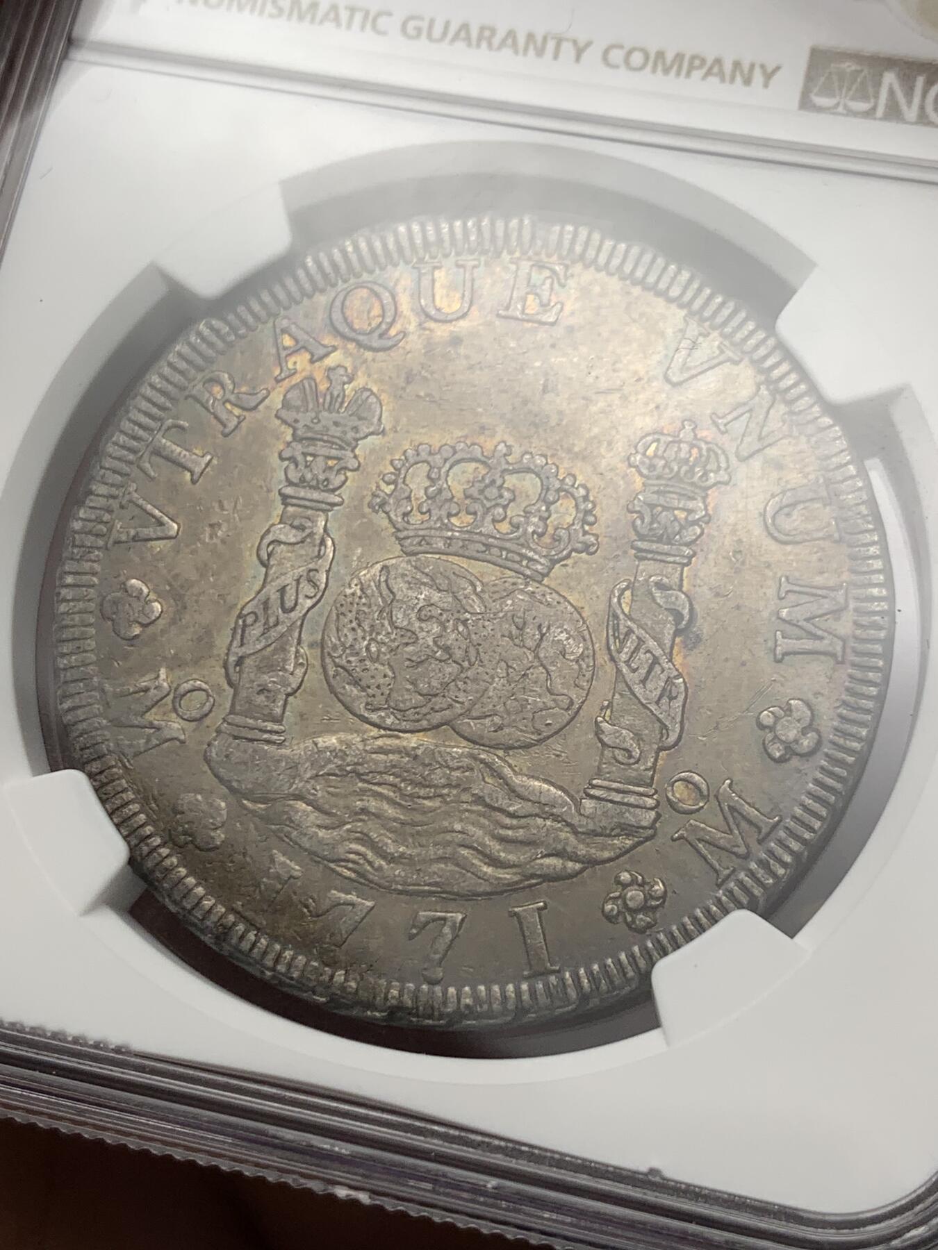 《竞宝斋》第292场- 周日，周一  2场连拍 （全场包邮） NGC AU55 墨西哥 1771年 卡洛斯三世地球双柱 8R 银币 宽内齿 深彩包浆 给分难度大 比白币好不少