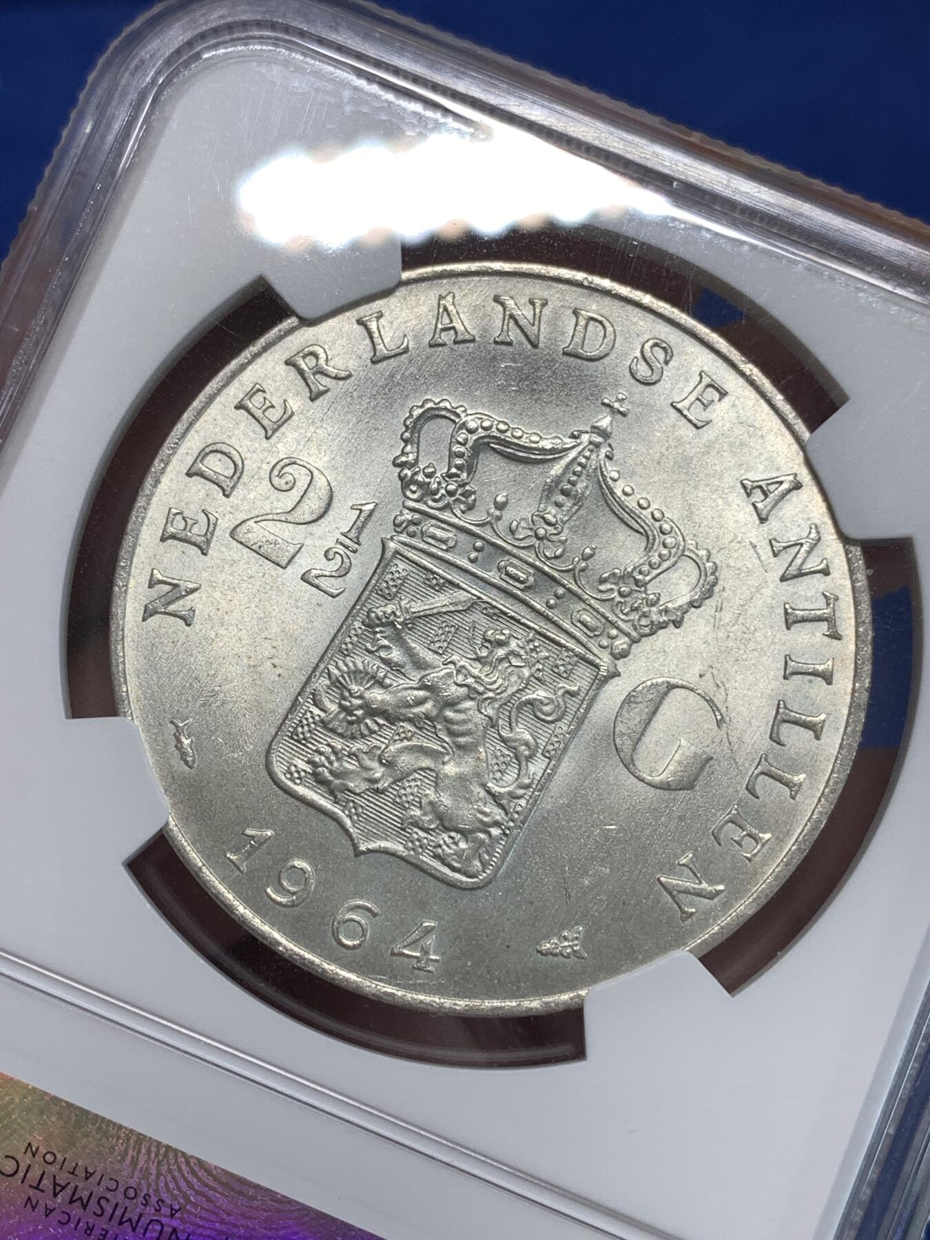 《竞宝斋》第292场- 周日，周一  2场连拍 （全场包邮） NGC MS64 荷属安的列斯1964年朱丽安娜2.5盾 曝光 国徽很好看