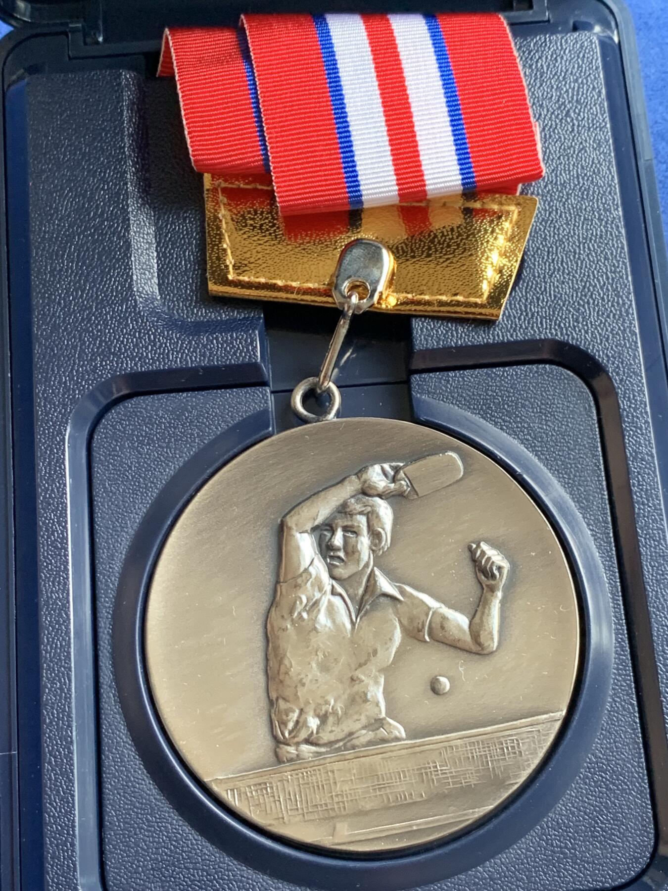 《竞宝斋》第292场- 周日，周一  2场连拍 （全场包邮） 日本章三个  乒乓球奖章雕刻不错