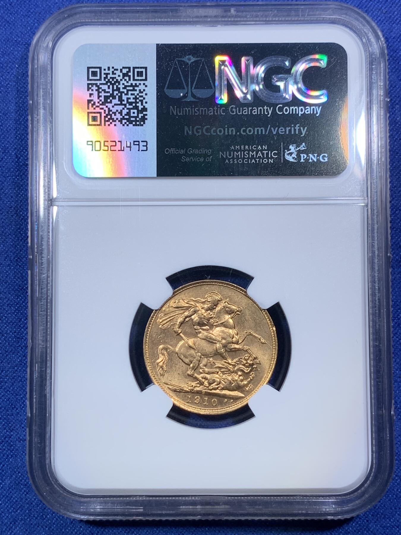 《竞宝斋》第292场- 周日，周一  2场连拍 （全场包邮） NGC MS63 澳大利亚1910年爱德华七世1索维林金币 1镑 国王头像打制细腻锐利，头发胡须根根分明，金子比较软，流通金币上无论是存储还是流通中都特别容易留下接触痕，110年岁月，如此品相非常不容易了。金价迅速上涨的今天，还要什么比金币更保值的理财品种呢？金料价：4150元。