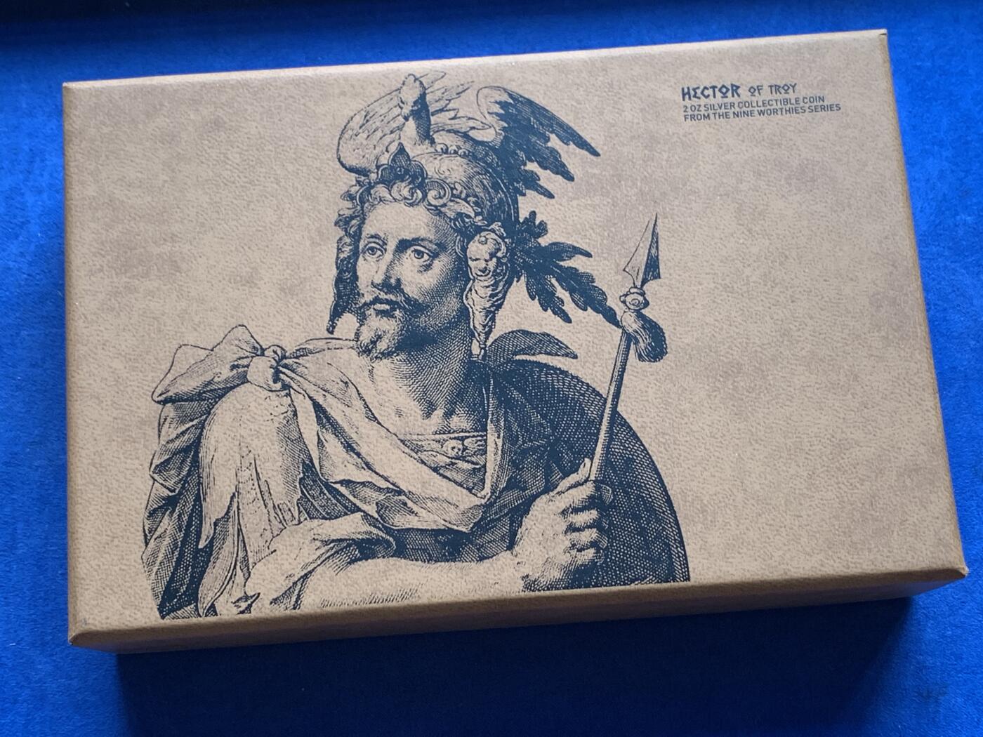 《竞宝斋》第292场- 周日，周一  2场连拍 （全场包邮） NGC MS70ANTIQUED 纽埃2020年5美元高浮雕仿古特大银铜币 特洛伊第一勇士“赫克特耳”，材质：2盎司999银+11.5盎司999铜（约：420克），直径80毫米，限量发型500枚，该枚为112号。冠军分（70分仅3枚），首期发行蓝标，盒证齐全，（证书为银章，0.1盎司银，约3余克）