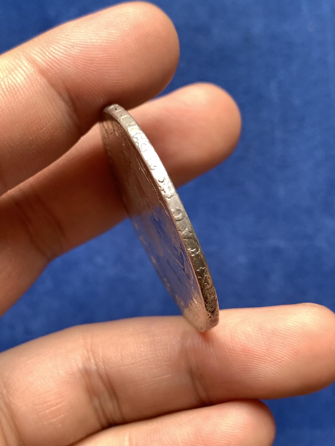 《竞宝斋》第292场- 周日，周一  2场连拍 （全场包邮） 法国1726年路易十五埃居大银币 年轻版头像 早期品种 细节见图