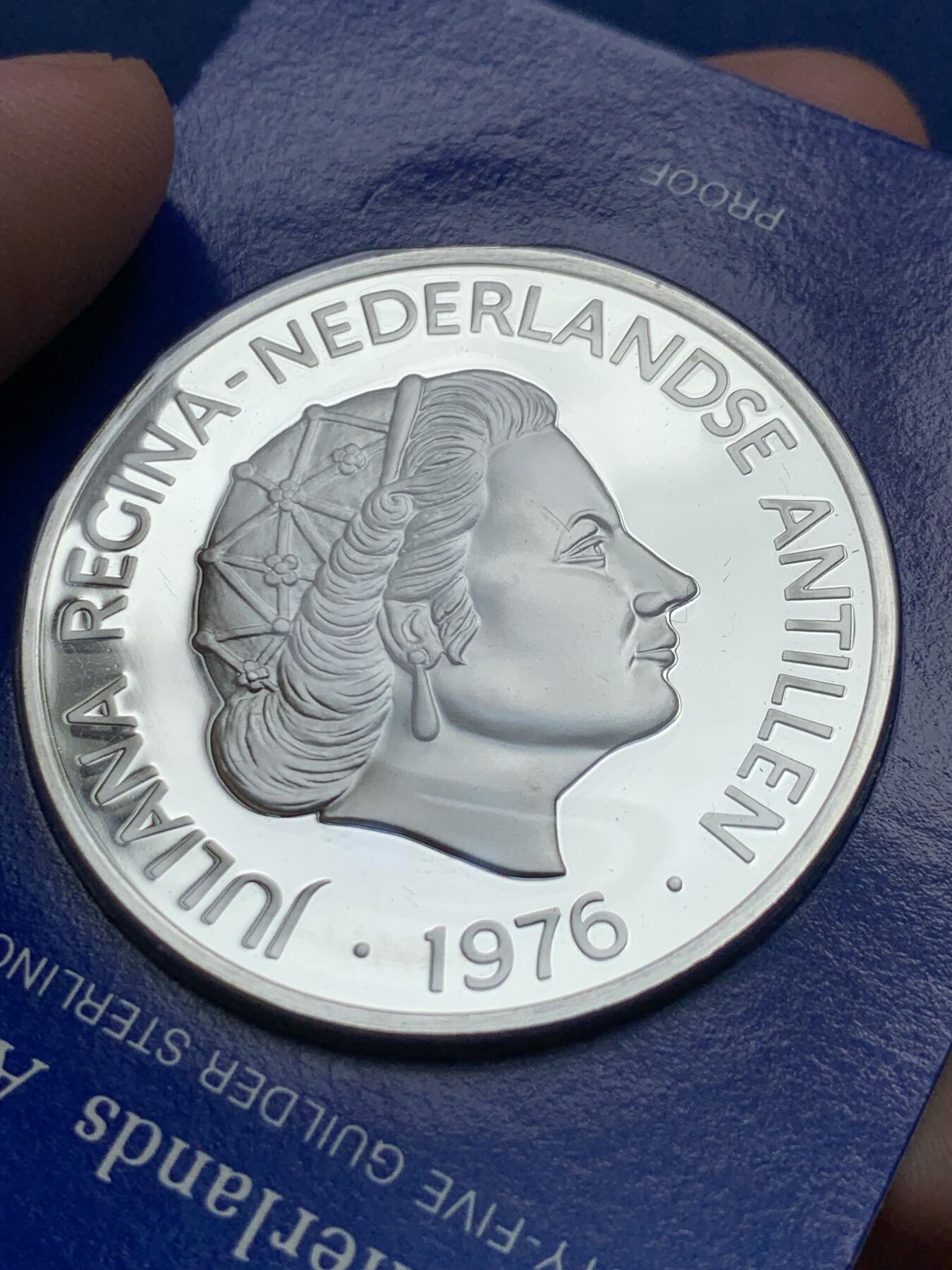 《竞宝斋》第292场- 周日，周一  2场连拍 （全场包邮） 1976年荷属安的列斯 纪念美国独立200周年富兰克林 大精制银币 原盒装