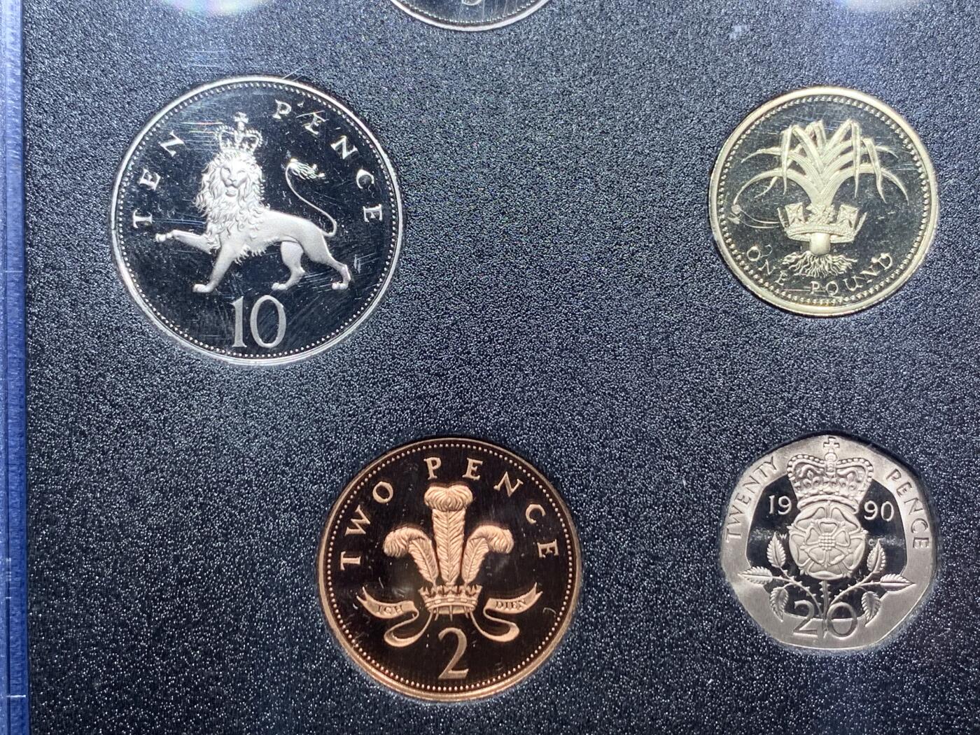 《竞宝斋》第292场- 周日，周一  2场连拍 （全场包邮） 英国1990年硬币8枚套装精制版