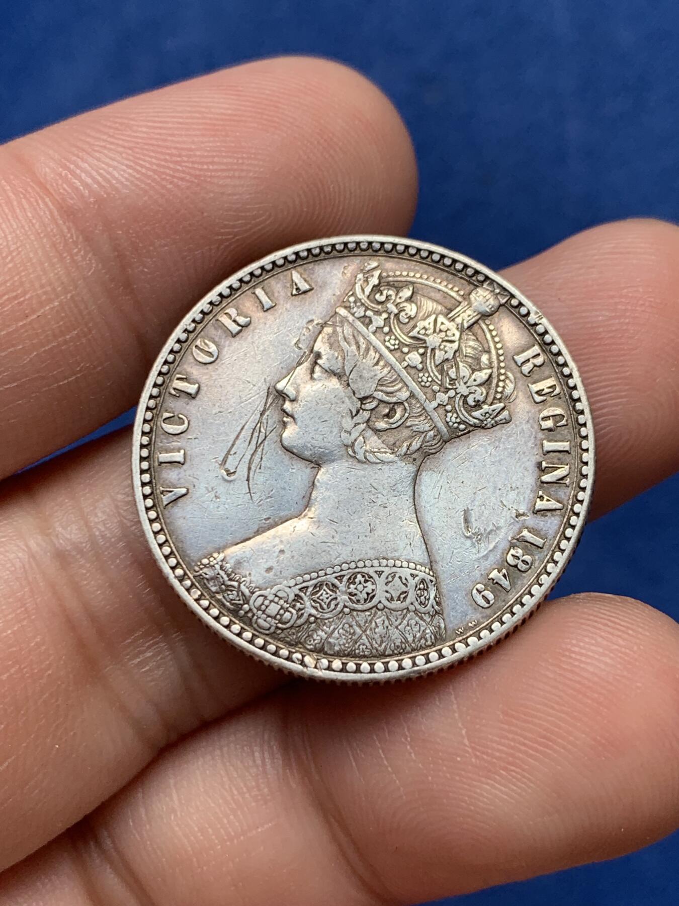 《竞宝斋》第292场- 周日，周一  2场连拍 （全场包邮） 英国 1849 无神 维多利亚女王1弗洛林银币