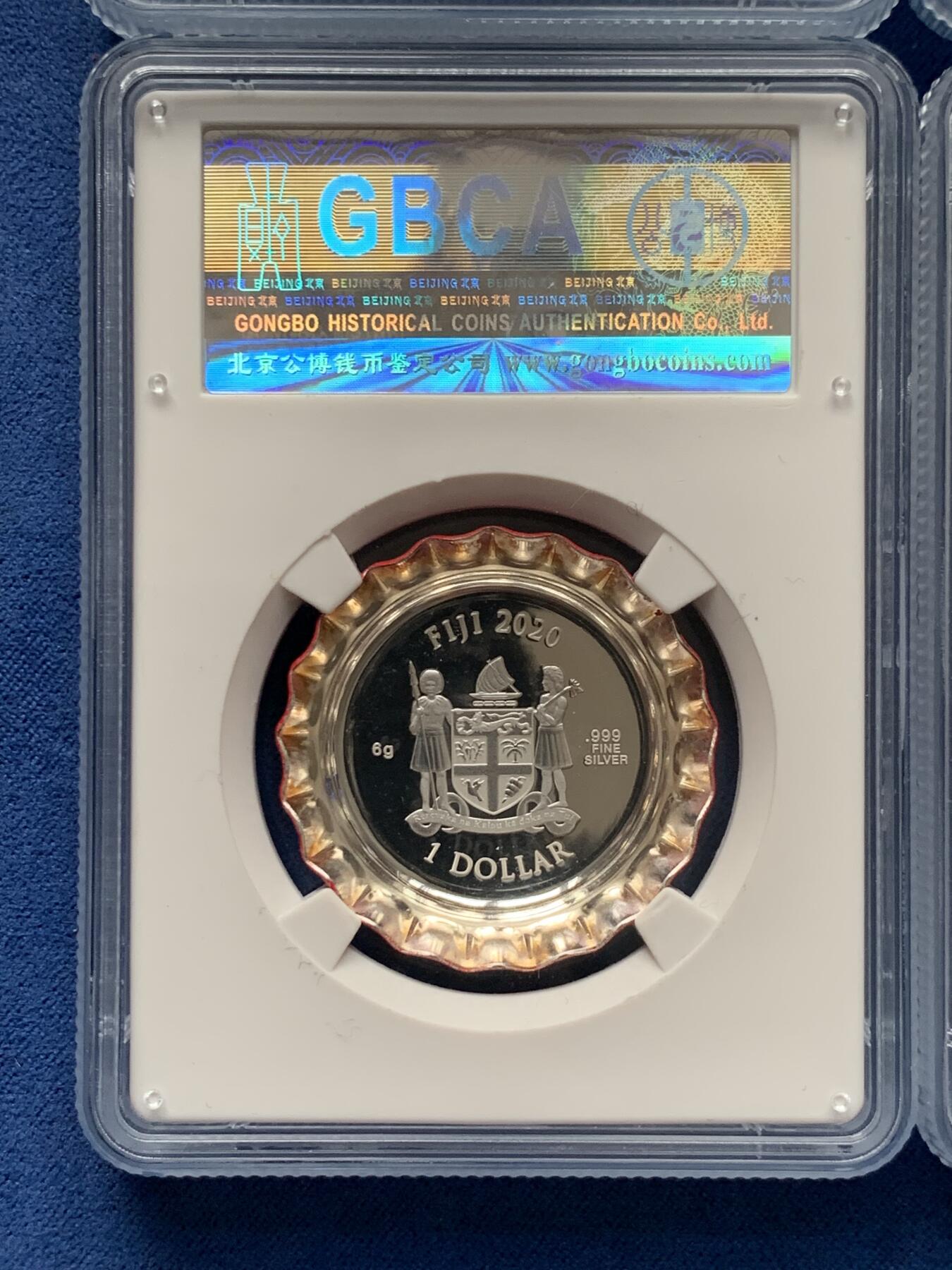 《竞宝斋》第292场- 周日，周一  2场连拍 （全场包邮） 4枚一套 2020年斐济可口可乐彩色银瓶盖系列（可口可乐中版，美版，芬达，雪碧）四色瓶盖，均为公博评级，MS70满分，盒证齐全