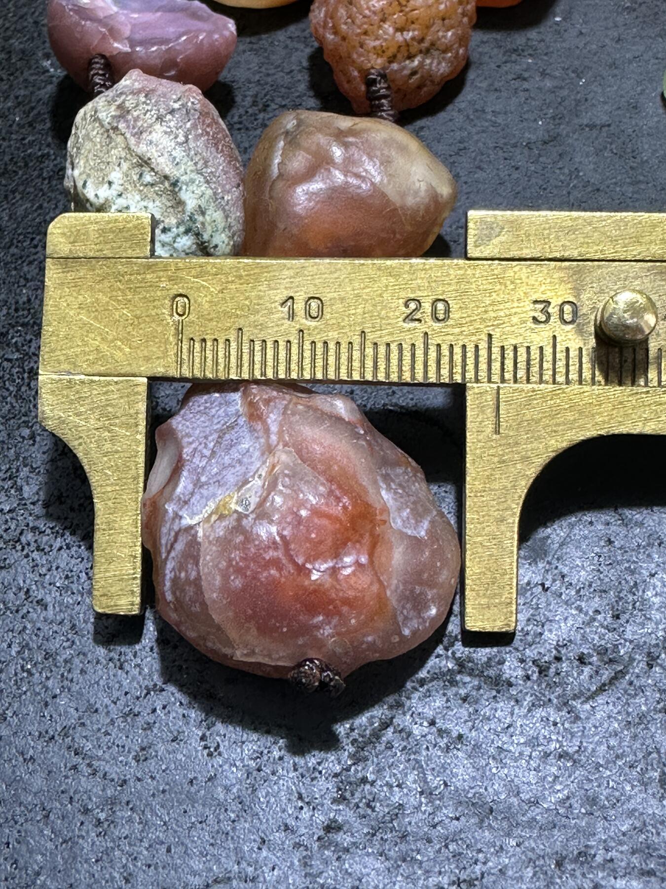 精美戈壁大颗粒紫罗兰玛瑙原石项链一条！，