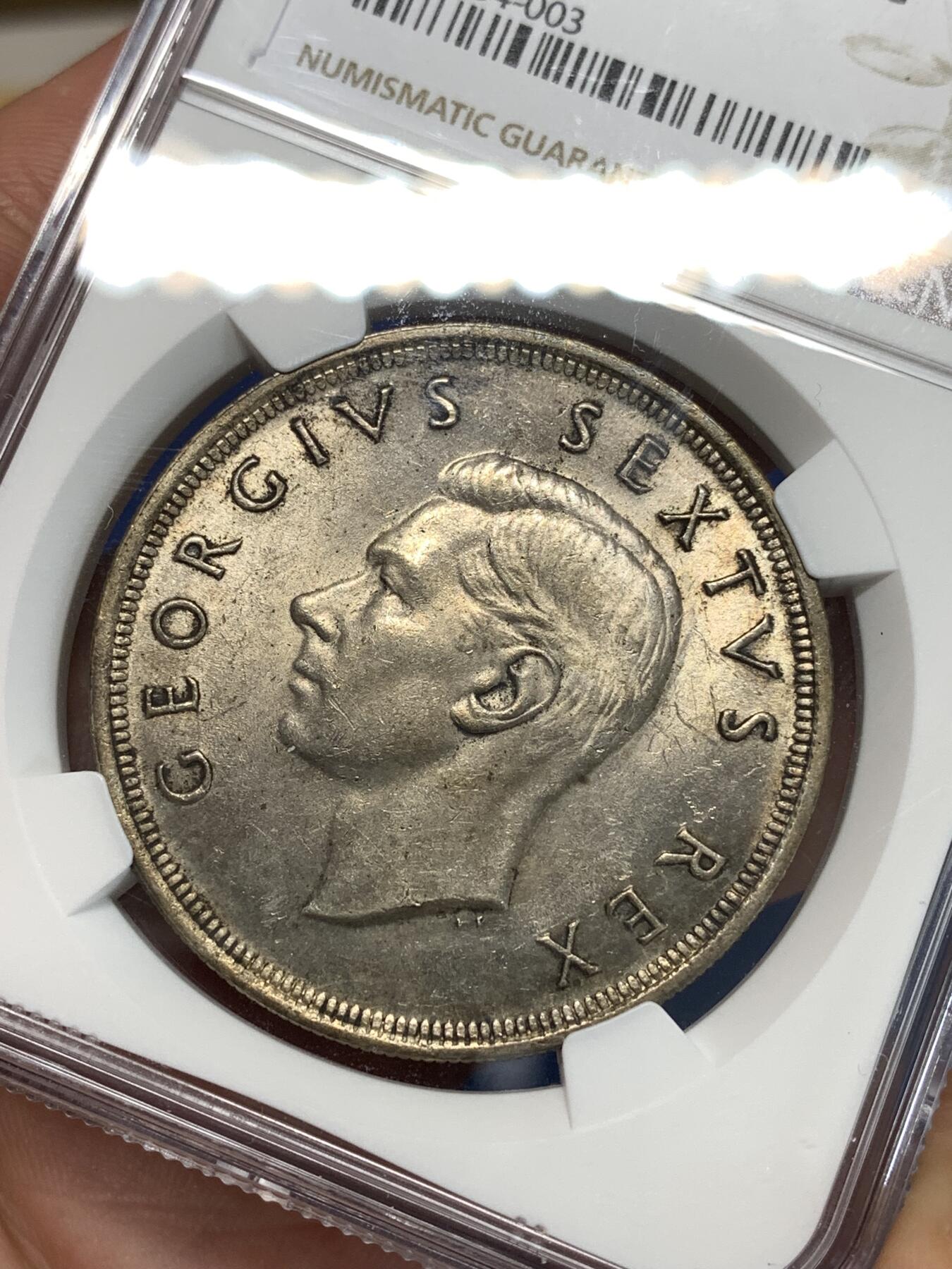 《竞宝斋》第292场- 周日，周一  2场连拍 （全场包邮） NGC MS62 南非1952年5先令大银币 背面带金色彩