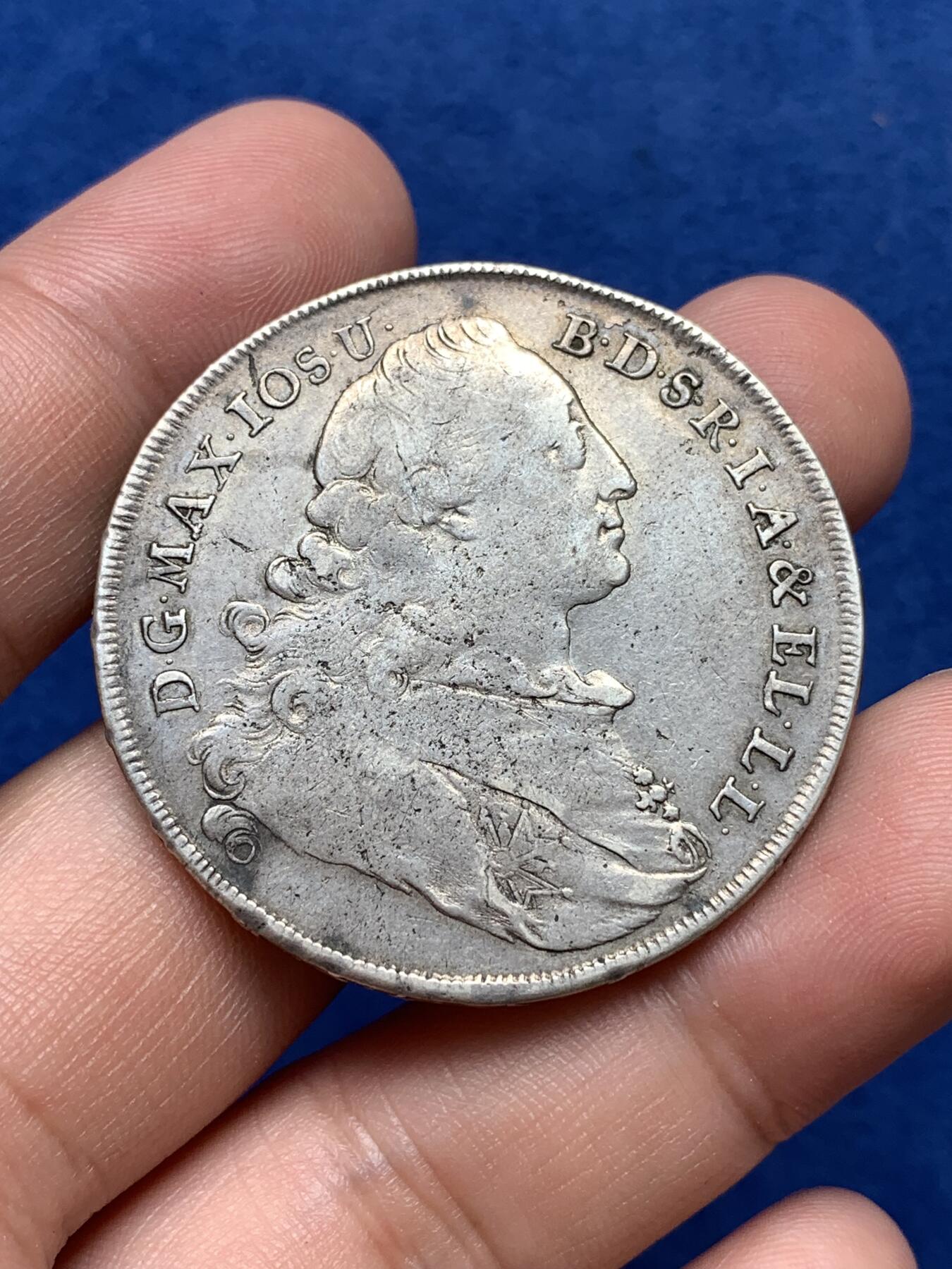 《竞宝斋》第292场- 周日，周一  2场连拍 （全场包邮） 德国1776年巴伐利亚抱婴1泰勒银币