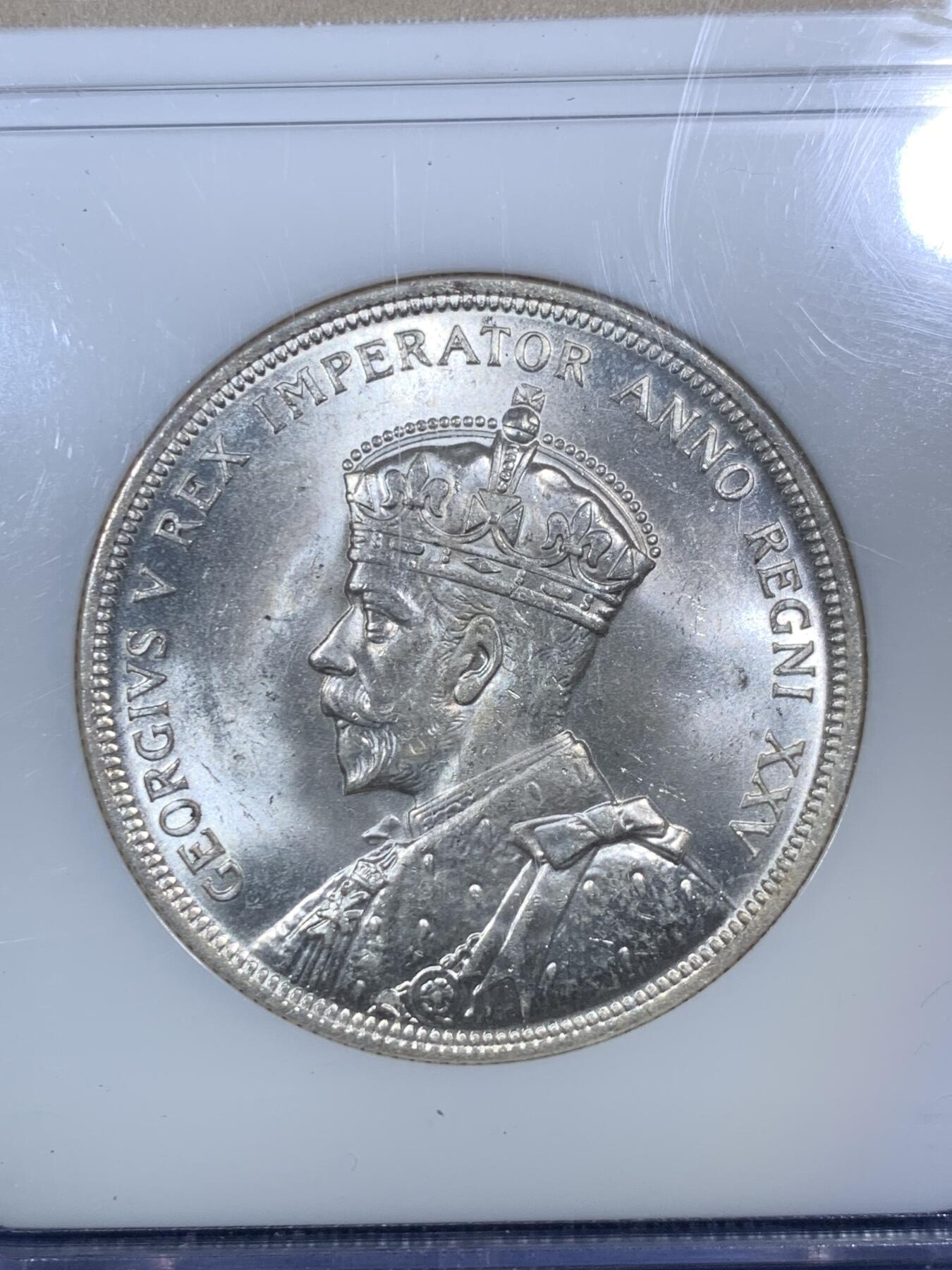 《竞宝斋》第292场- 周日，周一  2场连拍 （全场包邮） NGC MS64 1935年英属加拿大乔五壹元划船纪念银币老盒严评 小白盒不多了全银光 麦稀奇原拍品 成交价1200