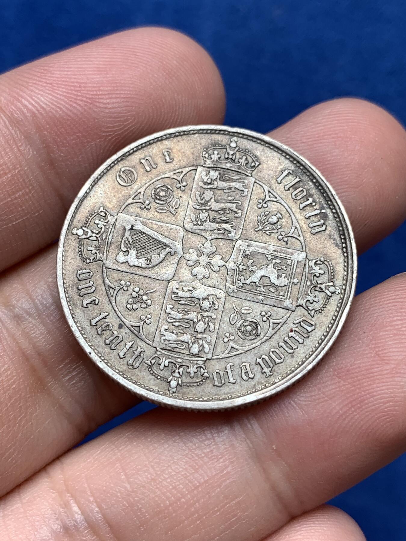 《竞宝斋》第292场- 周日，周一  2场连拍 （全场包邮） 英国 1856 维多利亚哥特体 弗罗林银币，细节如图，底板光洁，尚有原始光泽