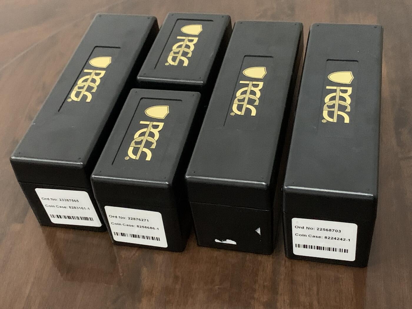 《竞宝斋》第292场- 周日，周一  2场连拍 （全场包邮） PCGS黑色收纳盒 20枚装收纳盒3个+10枚装收纳盒2个 5个打包 细节见图