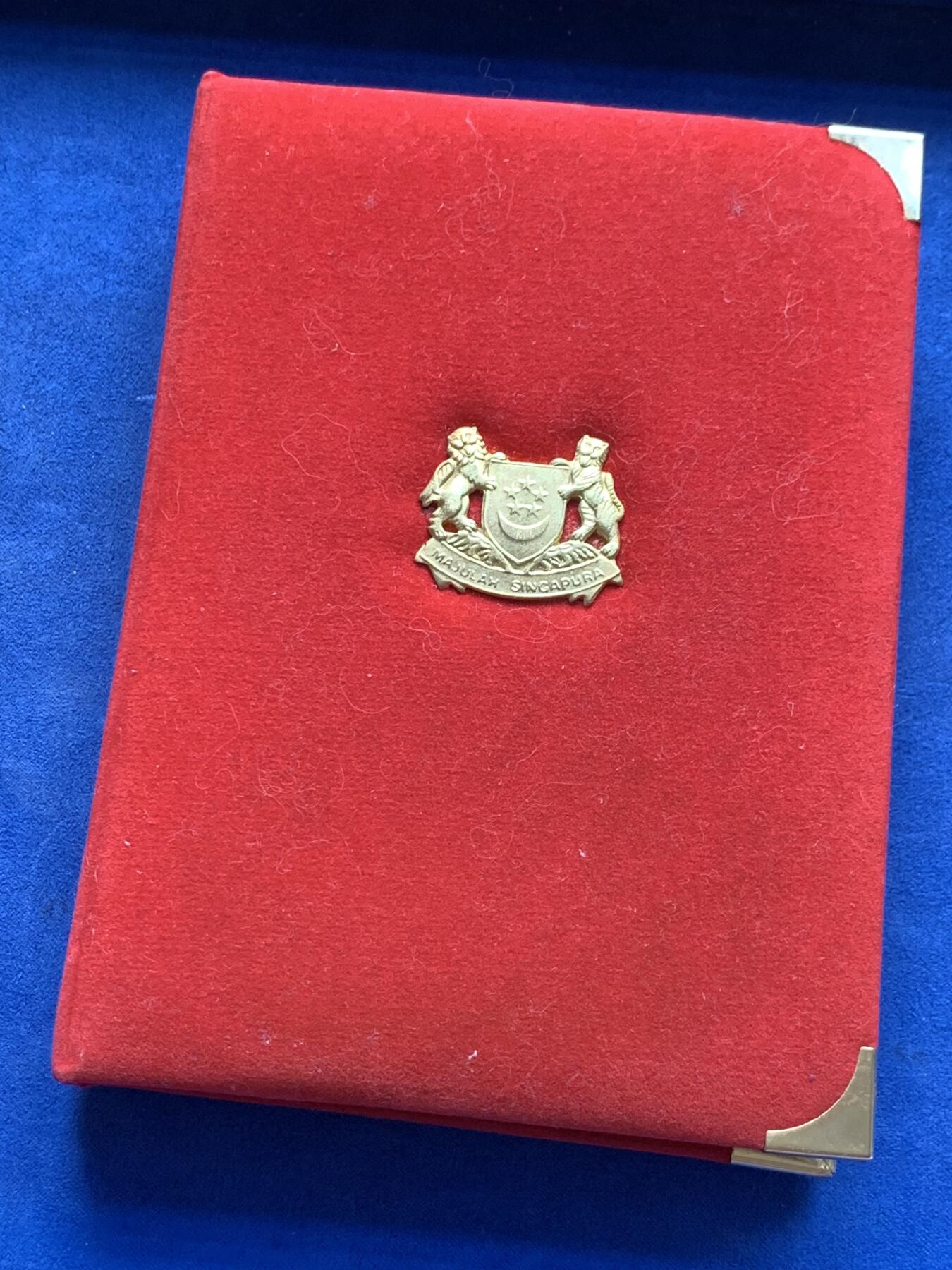 《竞宝斋》第292场- 周日，周一  2场连拍 （全场包邮） 新加坡1988年花卉精制银币套装一套六枚 早期出品 盒证齐全