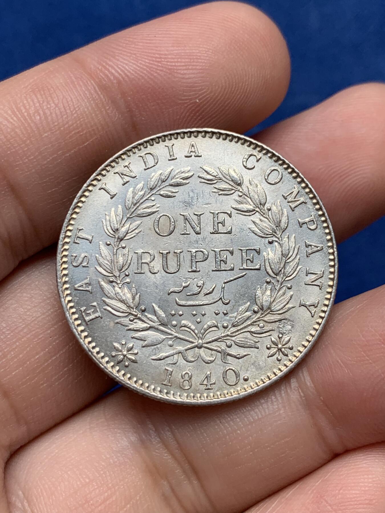 《竞宝斋》第292场- 周日，周一  2场连拍 （全场包邮） 英属印度1840年维多利亚单辫1卢比银币