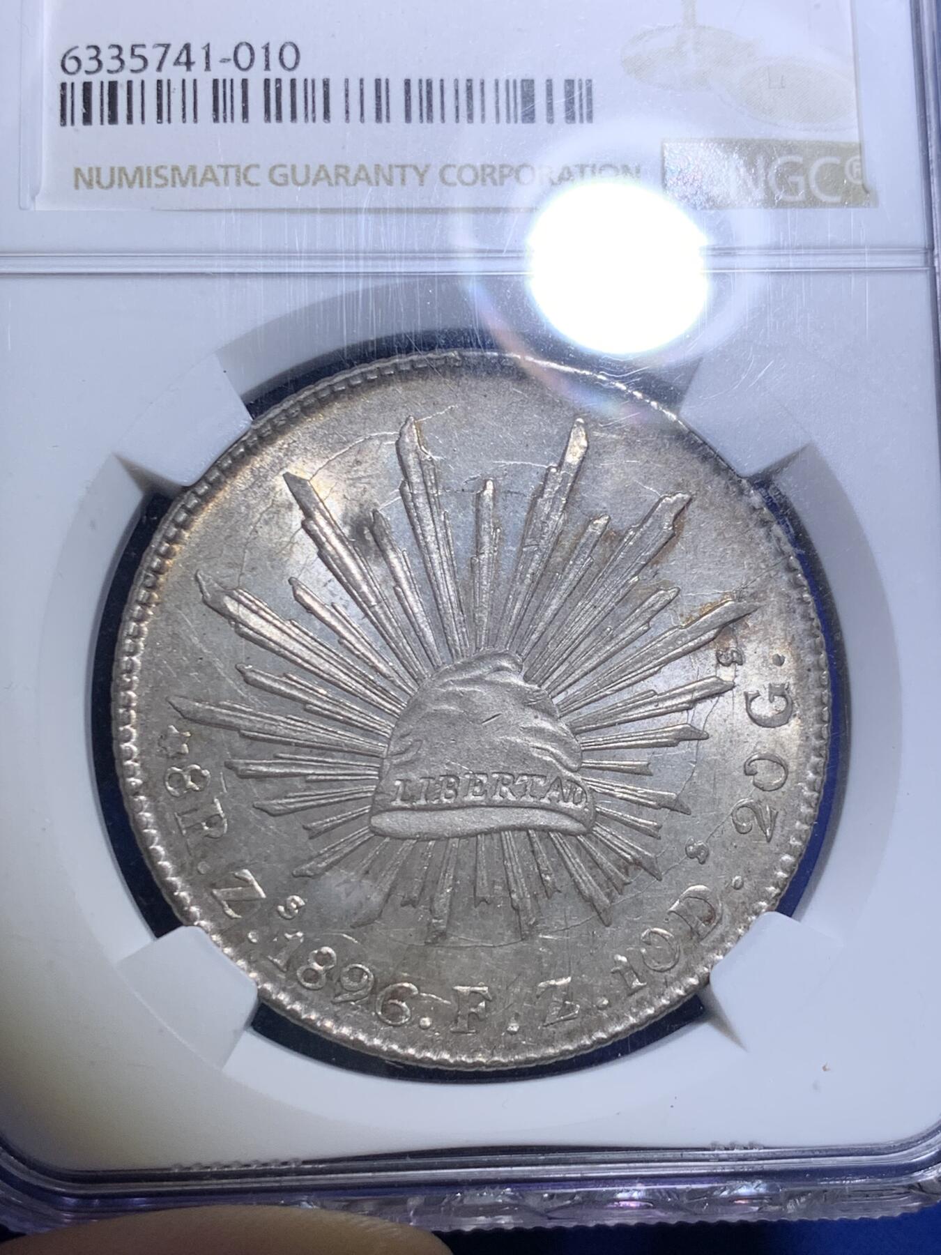 《竞宝斋》第292场- 周日，周一  2场连拍 （全场包邮） NGC MS63 墨西哥1896年ZS版花边鹰洋8瑞尔银币 盒子下沿有损