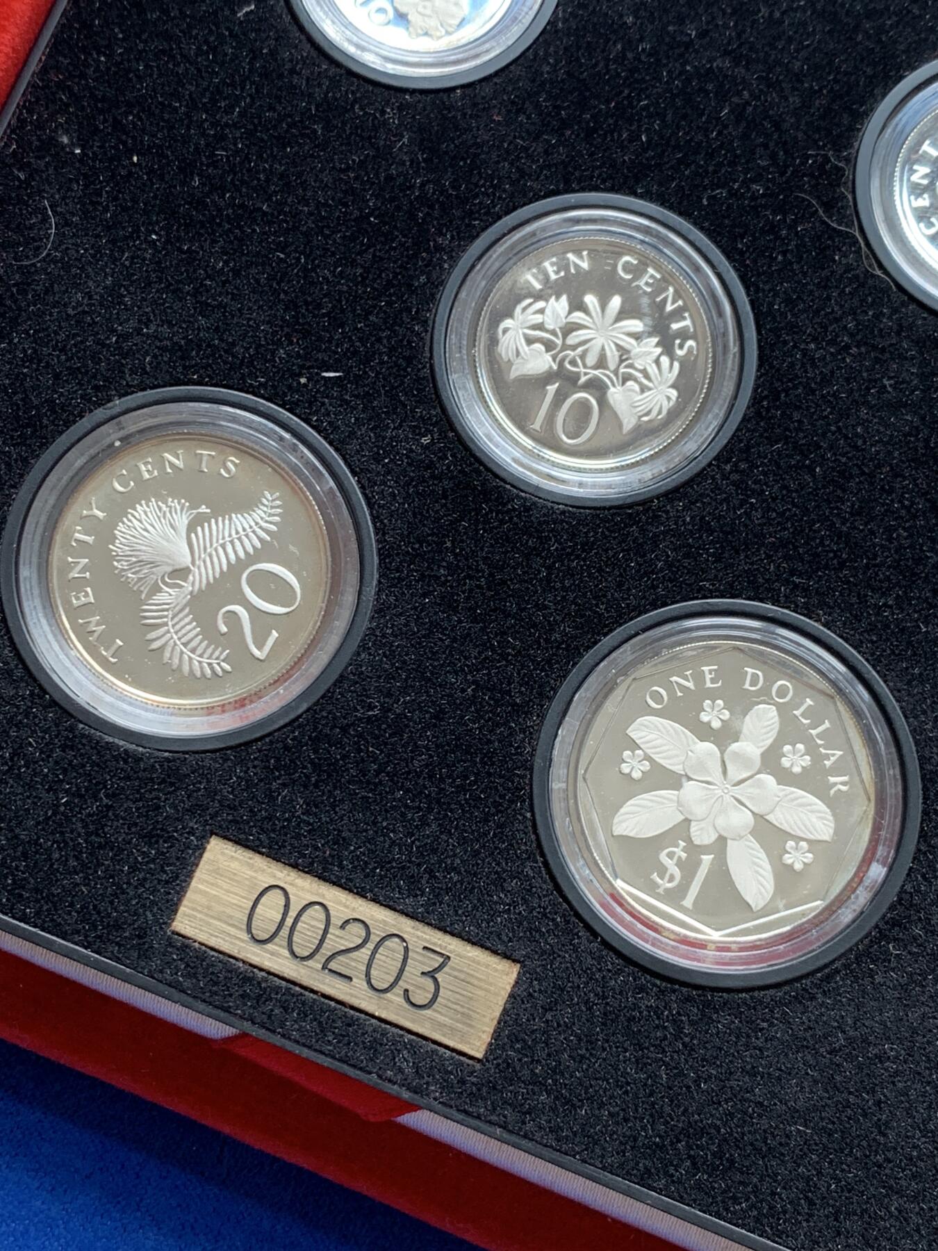 《竞宝斋》第292场- 周日，周一  2场连拍 （全场包邮） 新加坡1988年花卉精制银币套装一套六枚 早期出品 盒证齐全