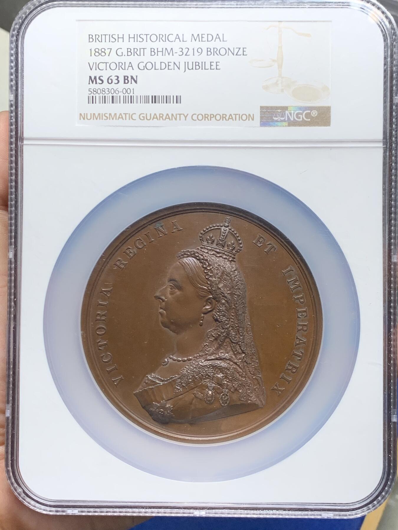 《竞宝斋》第292场- 周日，周一  2场连拍 （全场包邮） NGC MS63BN 英国1887年维多利亚女王登基50周年纪念铜章 直径75的超大经典铜章。