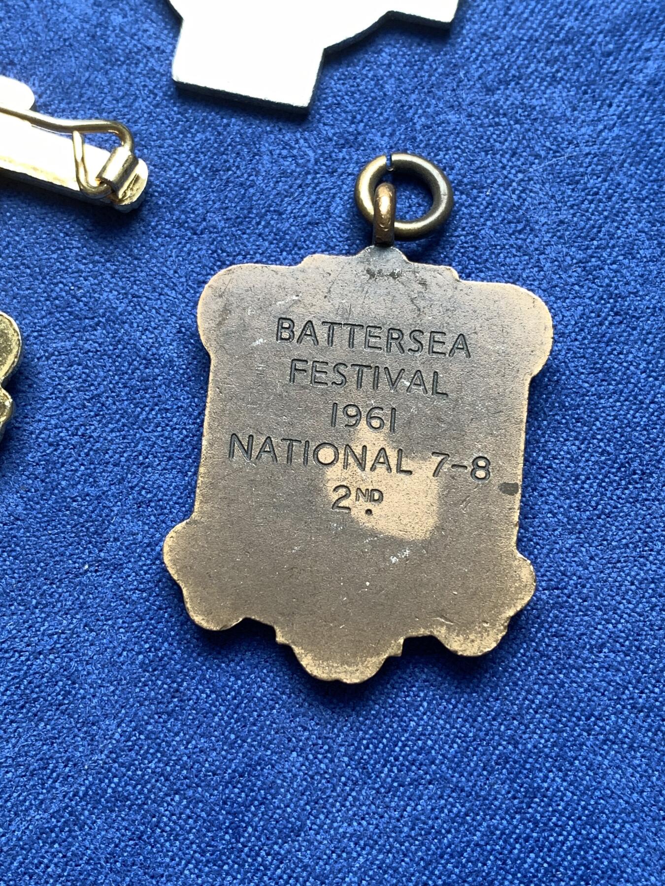 《竞宝斋》第292场- 周日，周一  2场连拍 （全场包邮） 外国纪念章一组 细节见图