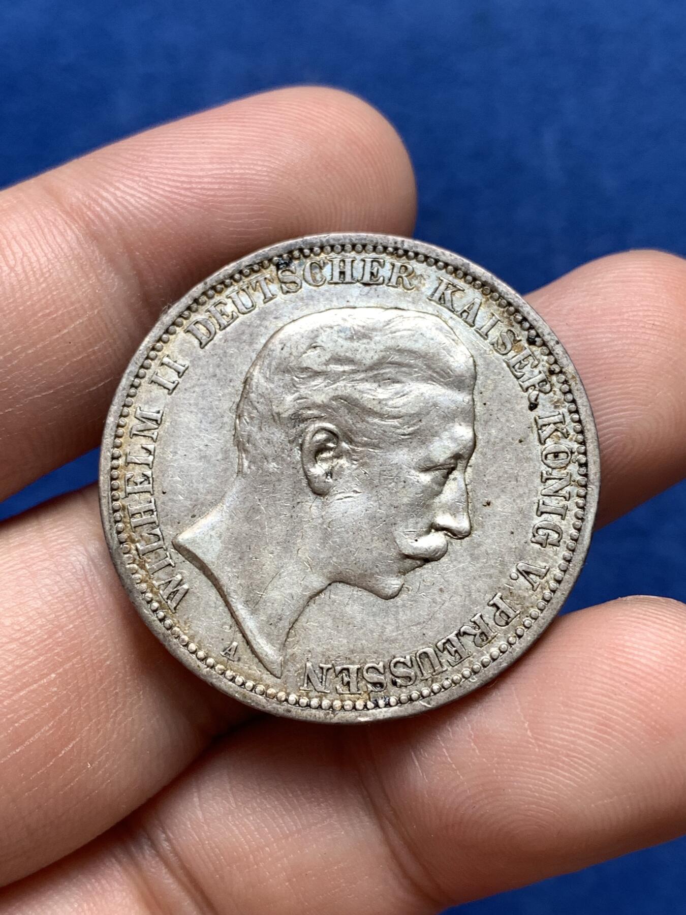 《竞宝斋》第292场- 周日，周一  2场连拍 （全场包邮） 德国威廉二世1908年三马克 正面原状态 背面五彩 状态不错