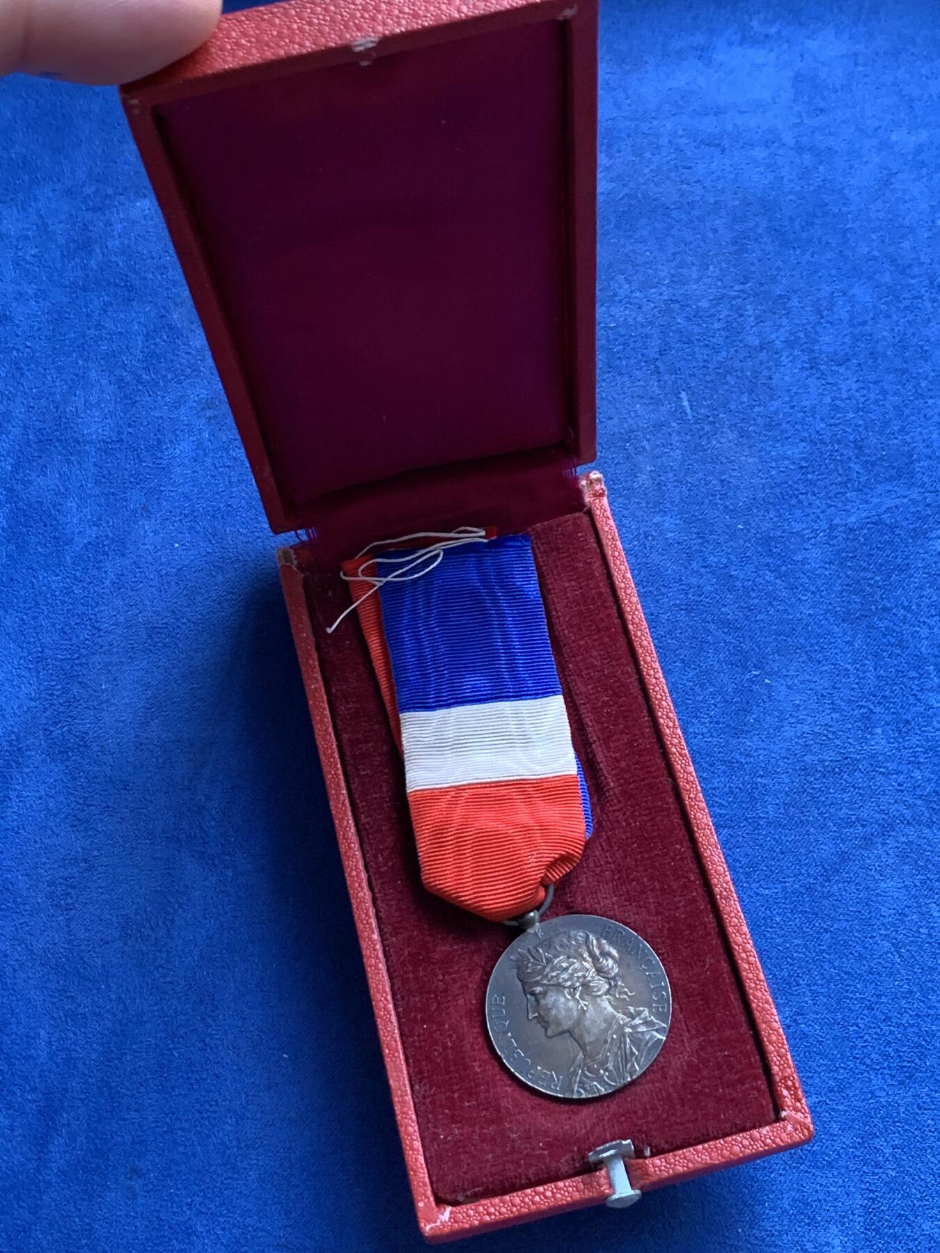 《竞宝斋》第292场- 周日，周一  2场连拍 （全场包邮） 荣誉勋章 劳动和社会保障部1921年授予Mle V Volard的法国银章