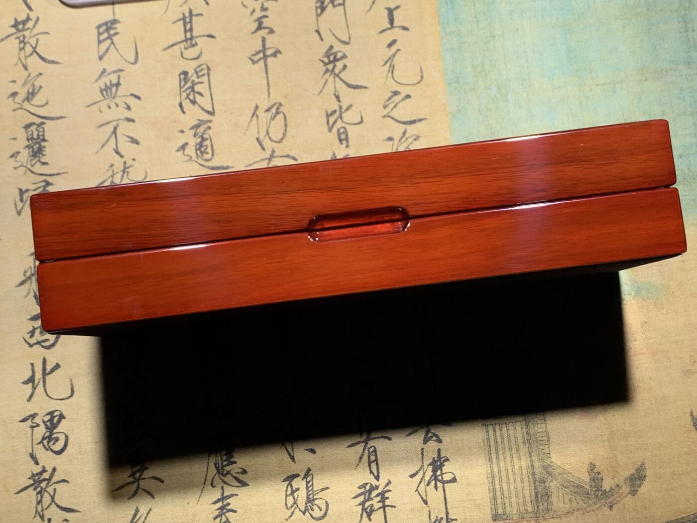 《竞宝斋》第292场- 周日，周一  2场连拍 （全场包邮） NGC PF69-70UC 英国 2020年 乔治三世200周年纪念索维林金币（4枚马剑金币套装总重30克，带钢琴漆木质原盒，限量600套，金价高企错过可惜！）