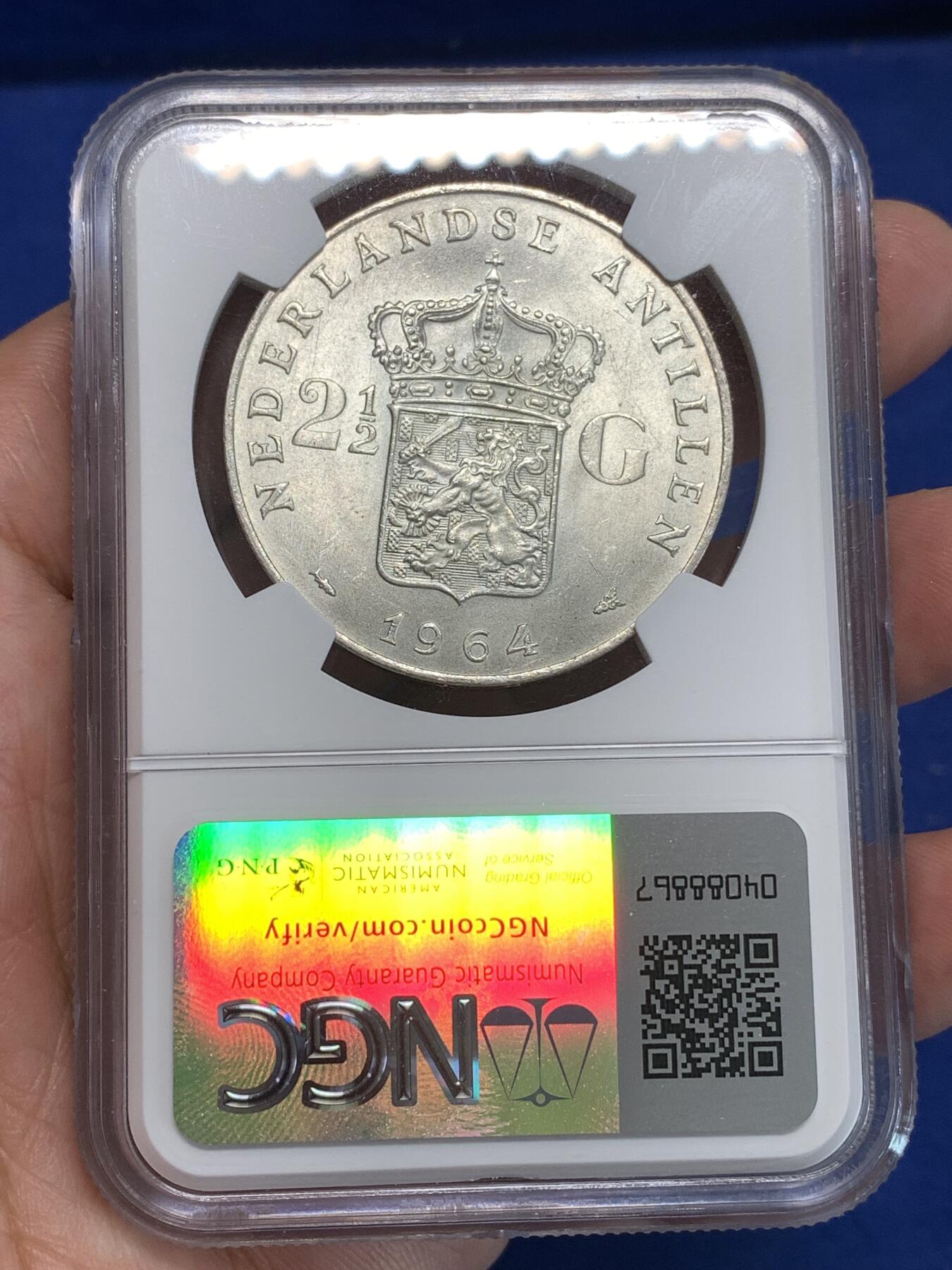 《竞宝斋》第292场- 周日，周一  2场连拍 （全场包邮） NGC MS64 荷属安的列斯1964年朱丽安娜2.5盾 曝光 国徽很好看