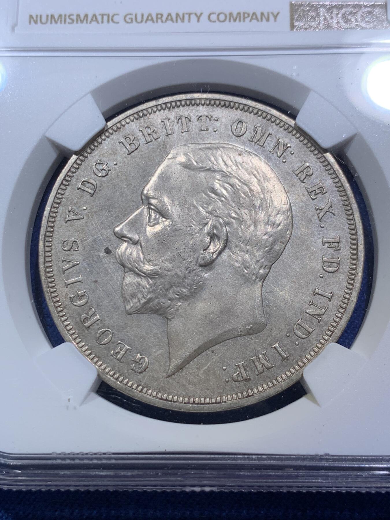 《竞宝斋》第292场- 周日，周一  2场连拍 （全场包邮） NGC SP62 英国1935年乔五木马剑特制克朗银币 特殊工艺 全新原盒 原始包浆 不知道上海n评的什么东西 是不是洗白白才看得懂？