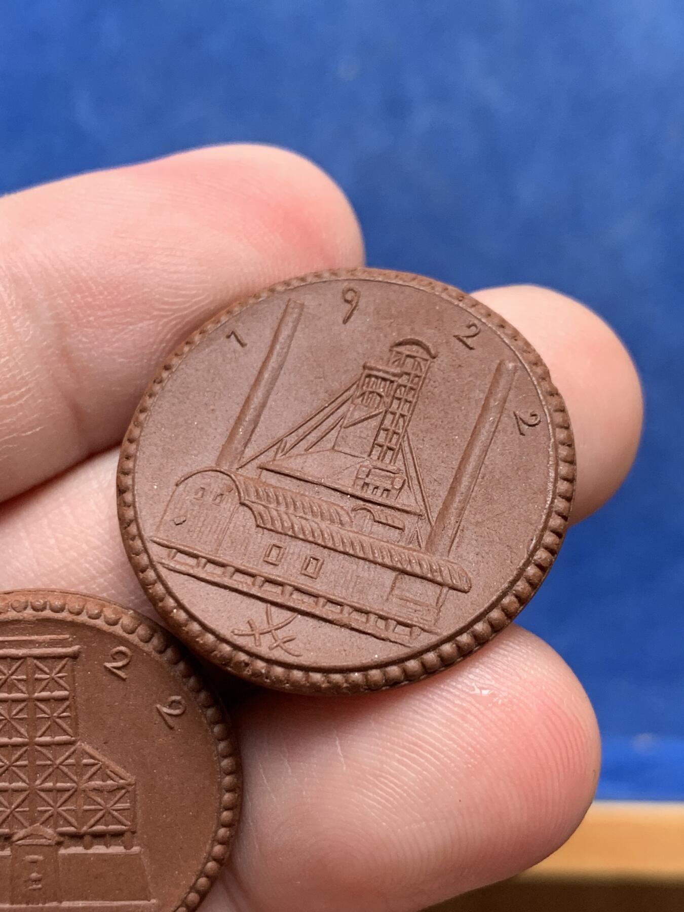 《竞宝斋》第292场- 周日，周一  2场连拍 （全场包邮） 两枚一组 德紧陶币 瓦尔登堡1922年二马克+三马克 非常稀少的品种