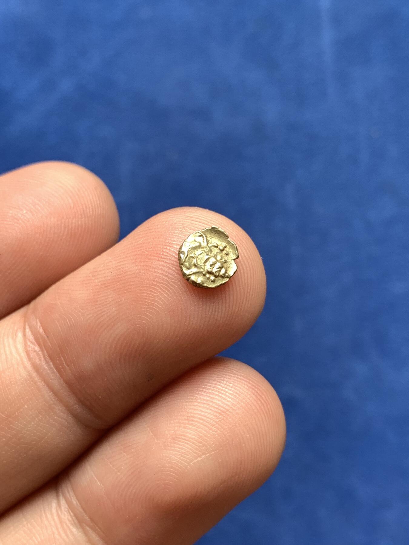 《竞宝斋》第292场- 周日，周一  2场连拍 （全场包邮） 古印度法兰小金币 最小金币 小金豆 适合镶嵌做首饰